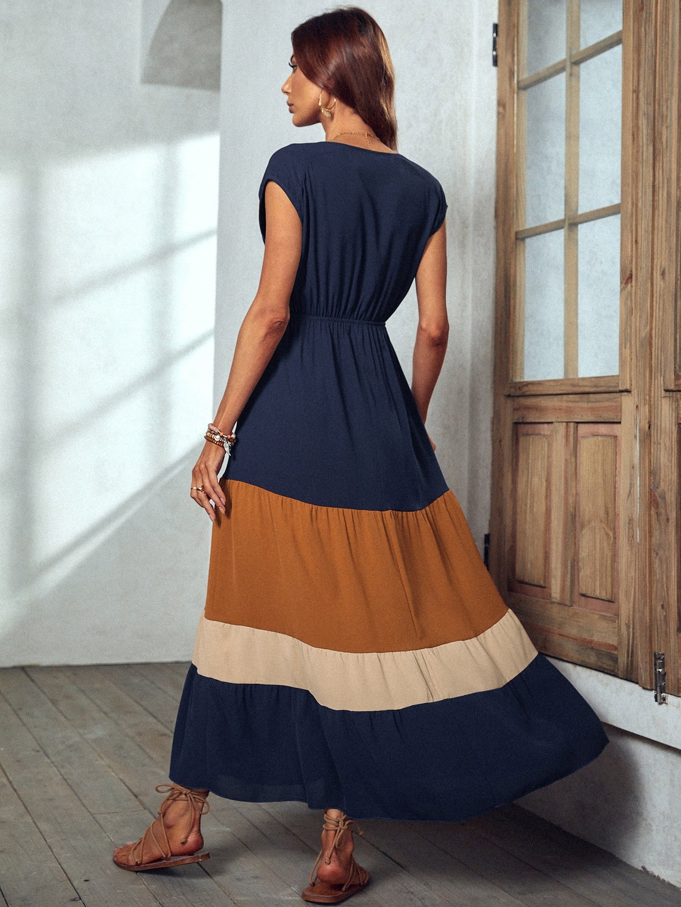 Damenkleid mit Rüschen, Farben