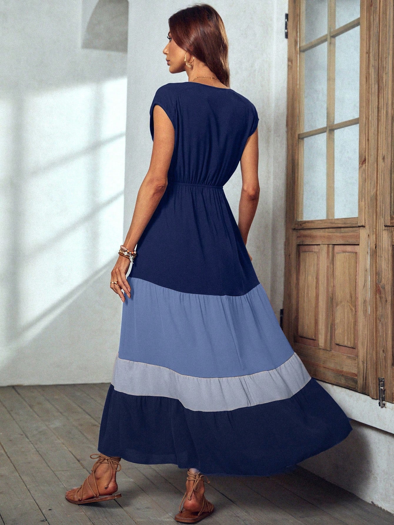 Damenkleid mit Rüschen, Farben