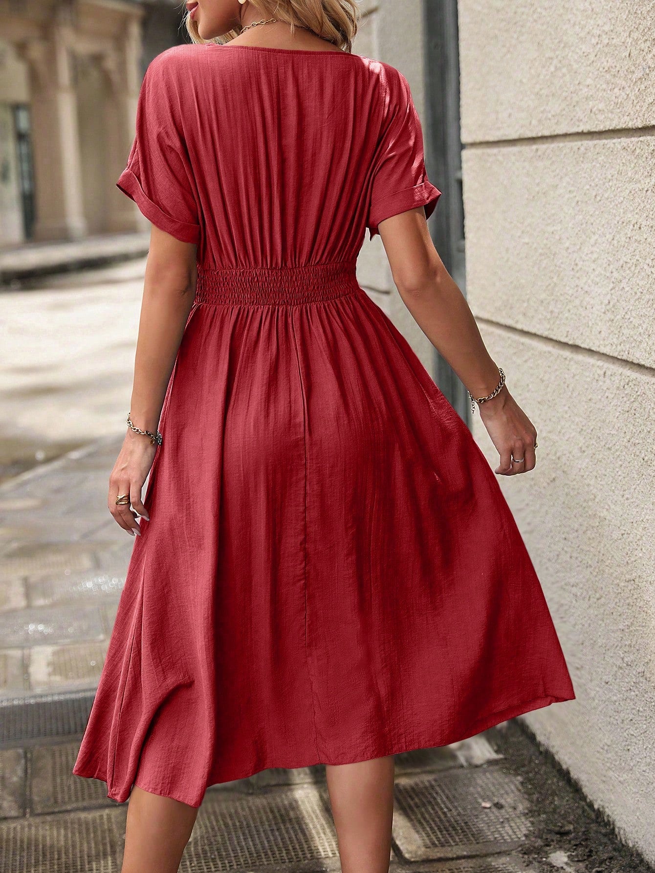 Damenkleid mit Knöpfen, Farben