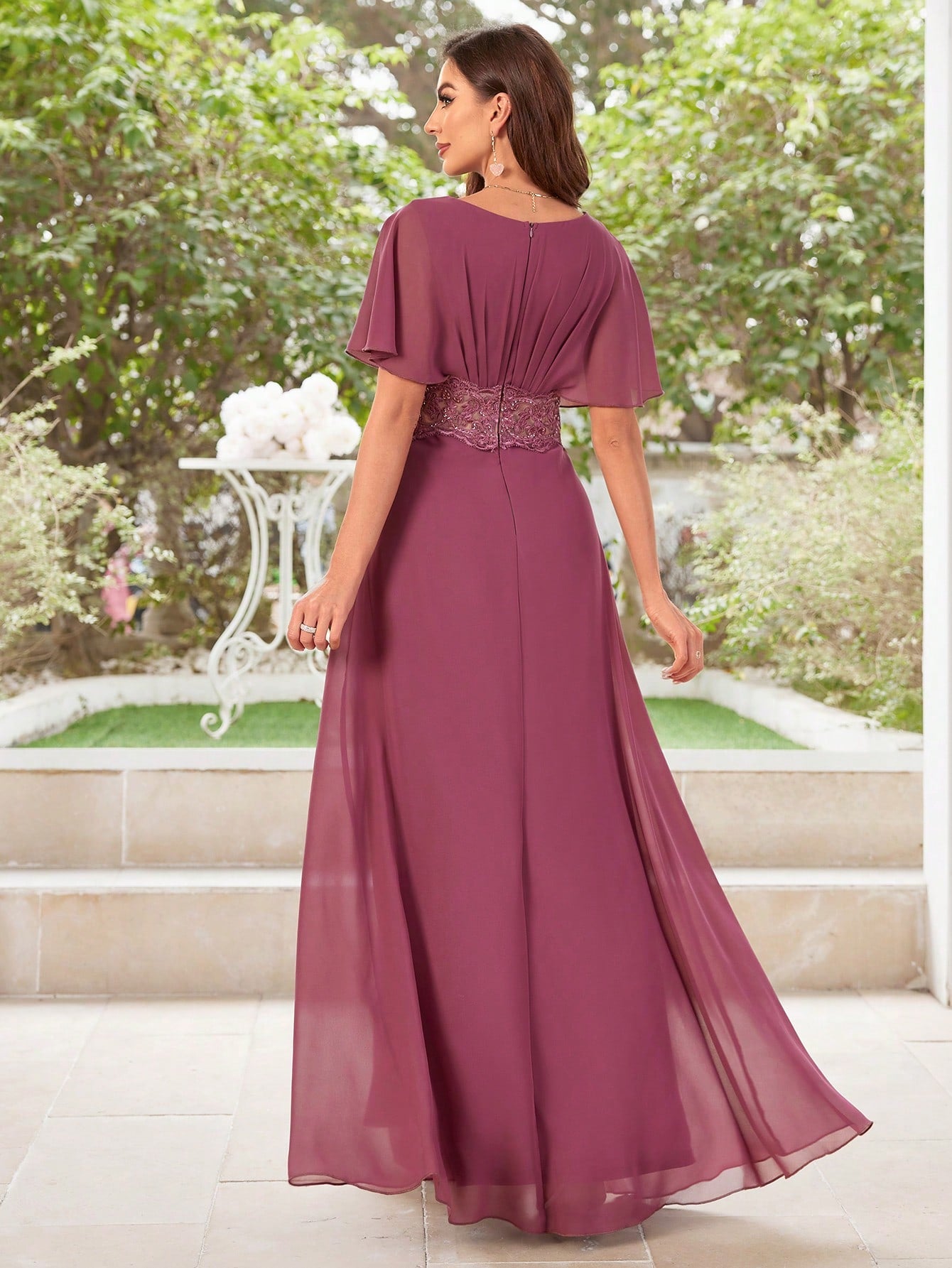 Formelles Damenkleid mit Maxi-Spitze