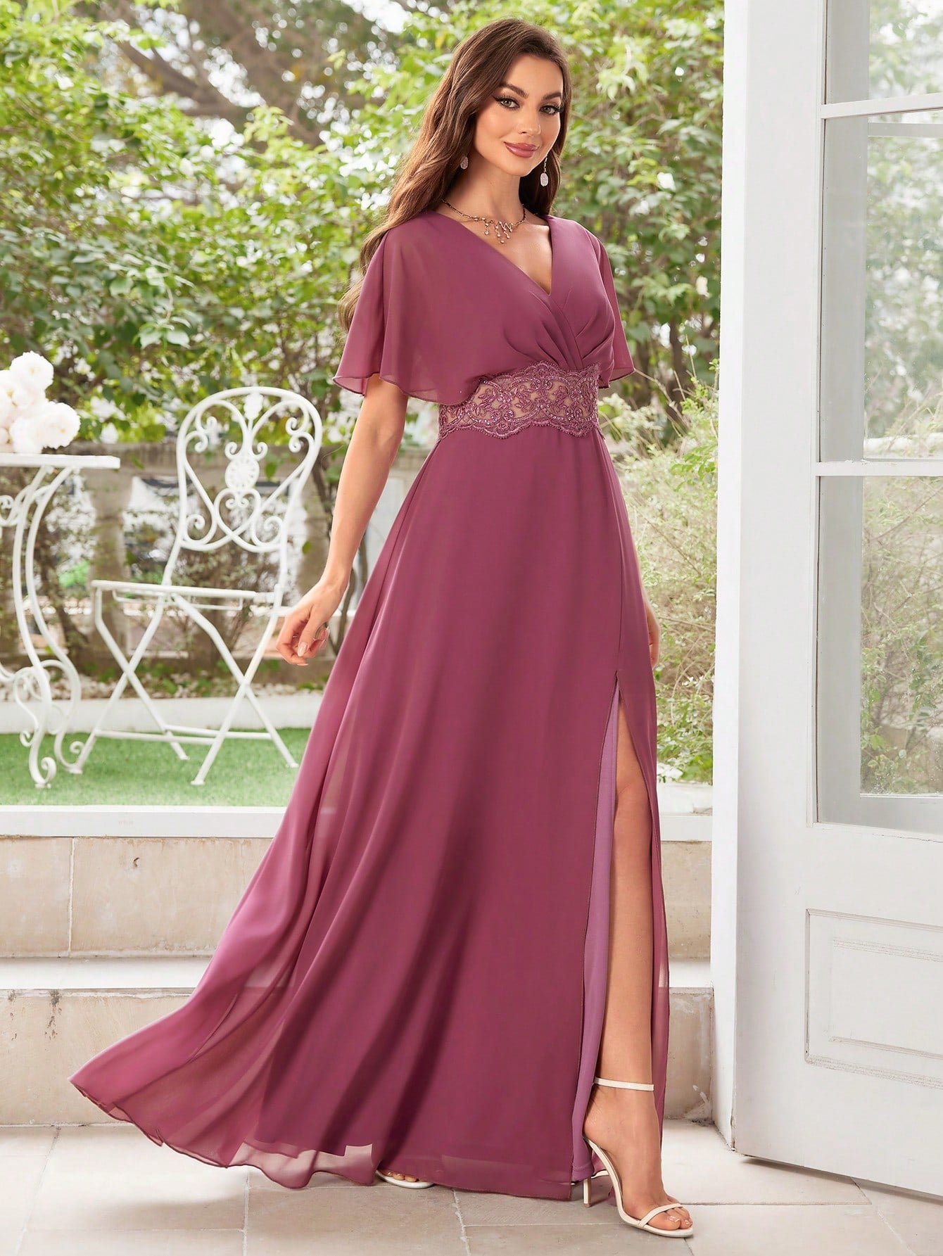 Formelles Damenkleid mit Maxi-Spitze