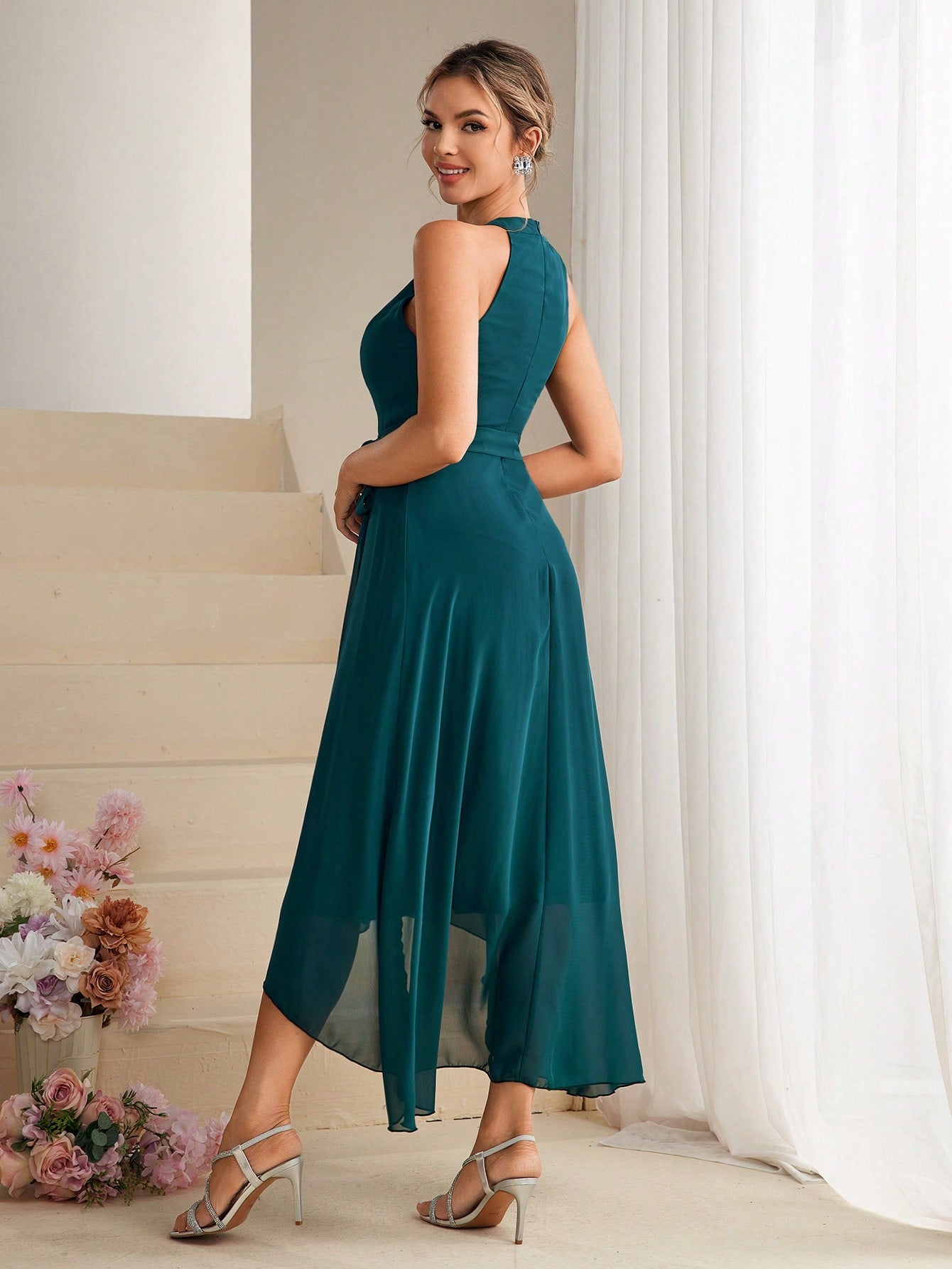 Formelles Damenkleid mit Neckholder