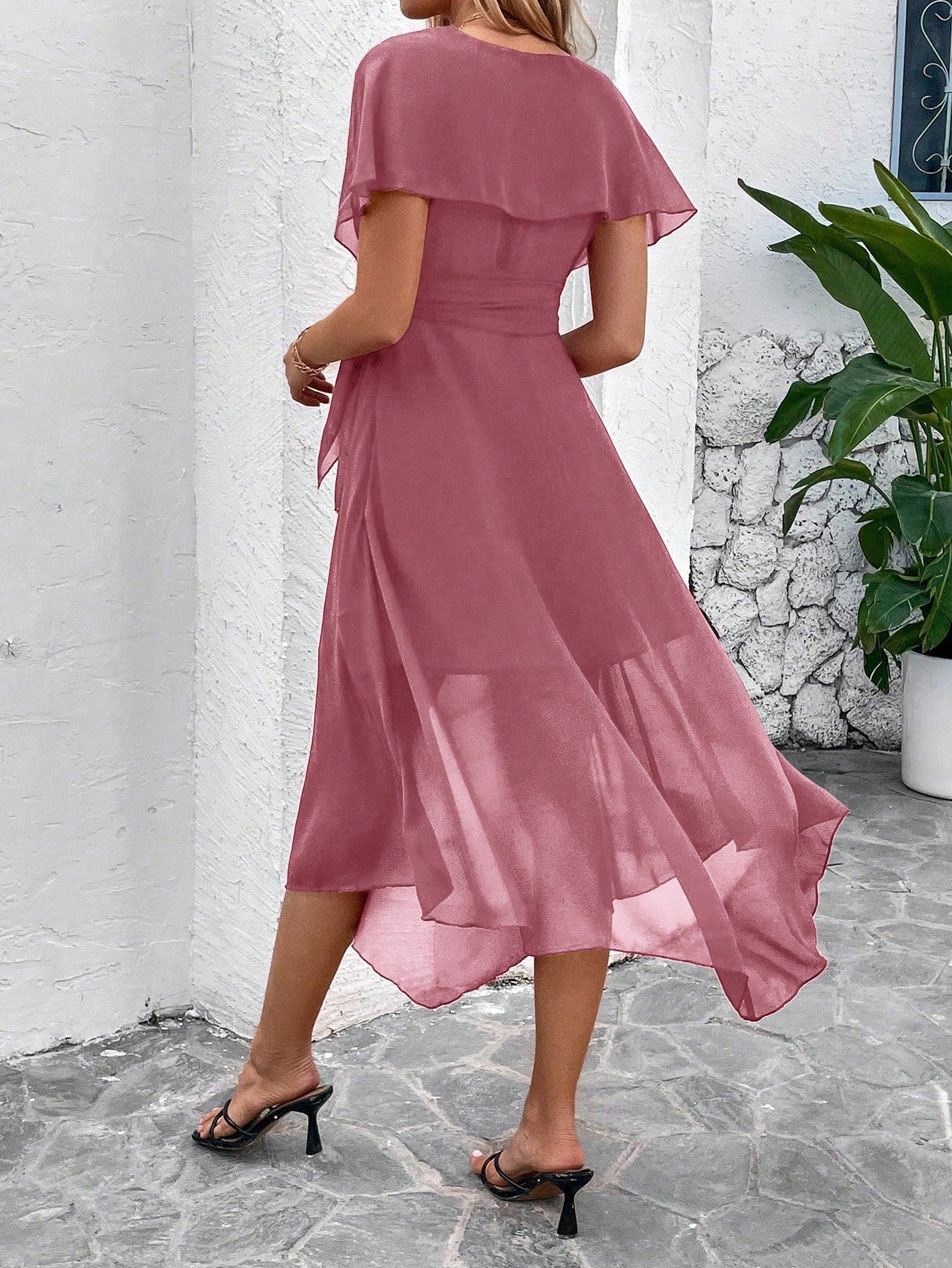 Formales Damenkleid mit Gürtel, Farben