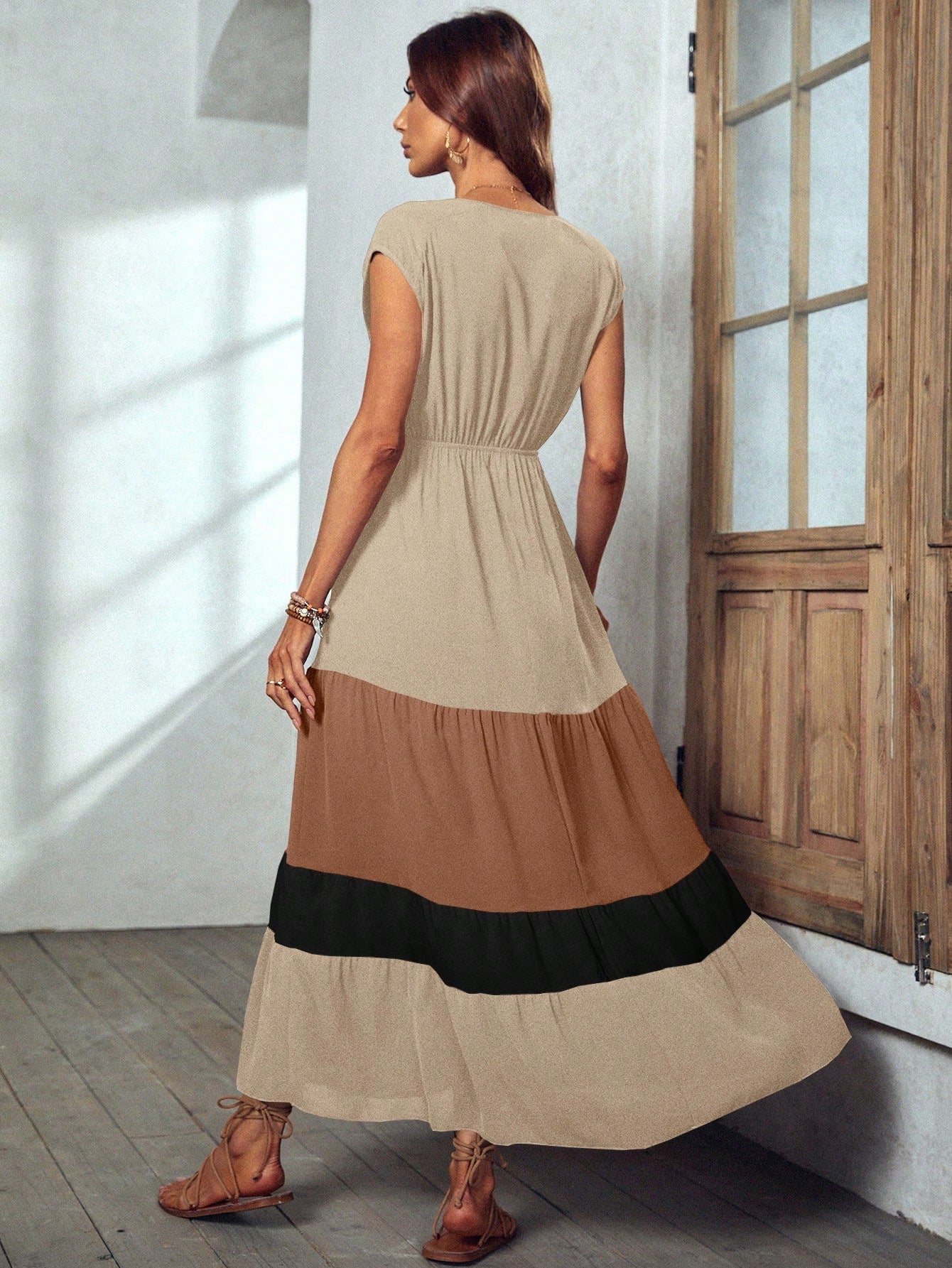 Damenkleid mit Rüschen, Farben