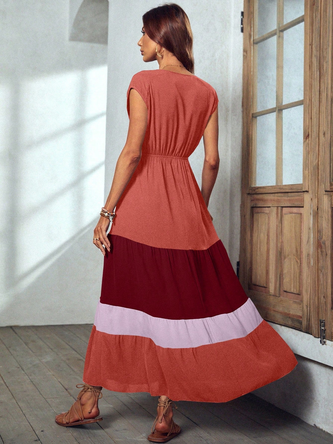 Damenkleid mit Rüschen, Farben