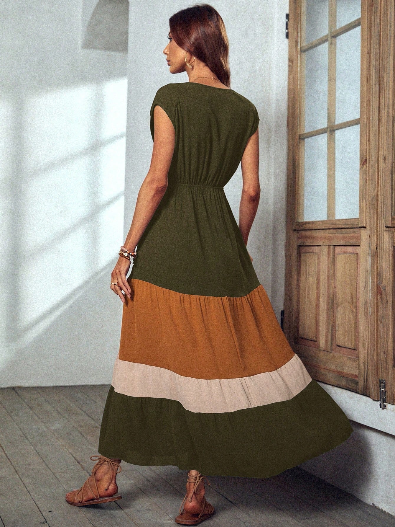 Damenkleid mit Rüschen, Farben