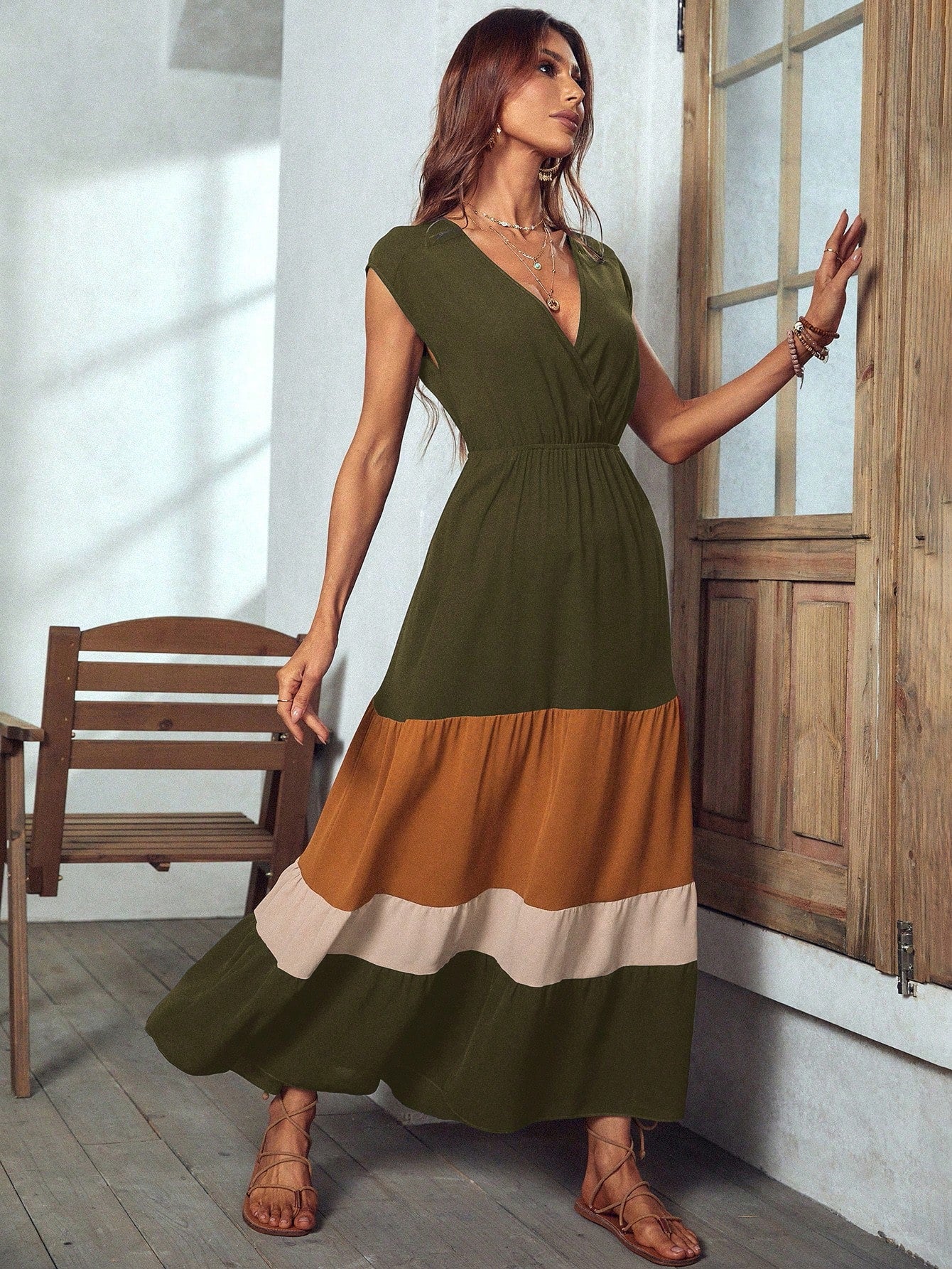 Damenkleid mit Rüschen, Farben