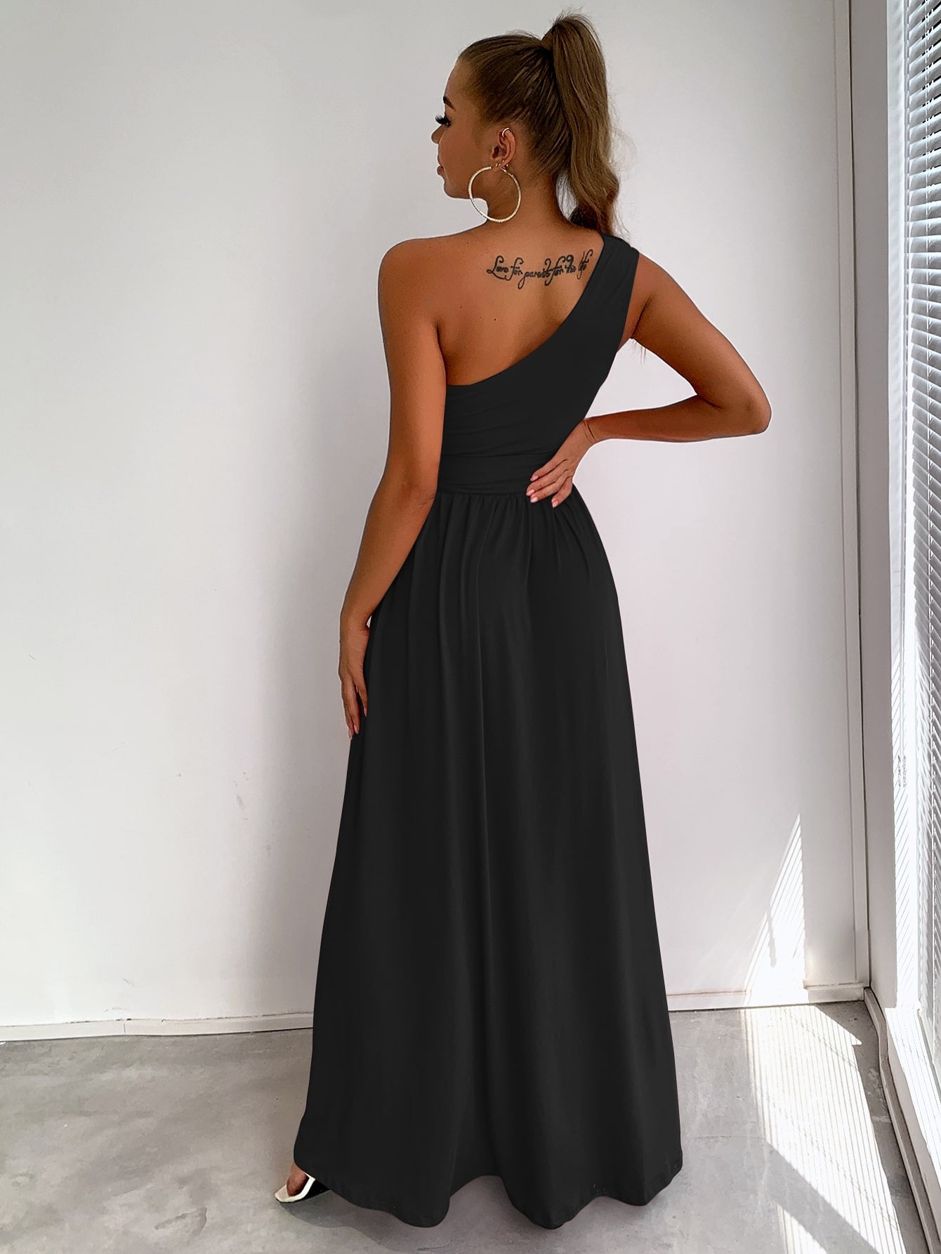 Asymmetrisches One-Shoulder-Kleid