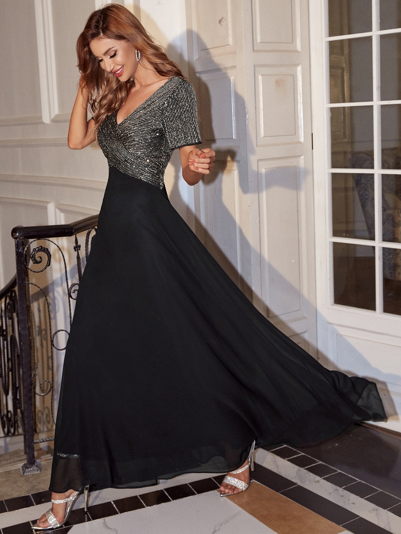 Formales Damenkleid mit Pailletten