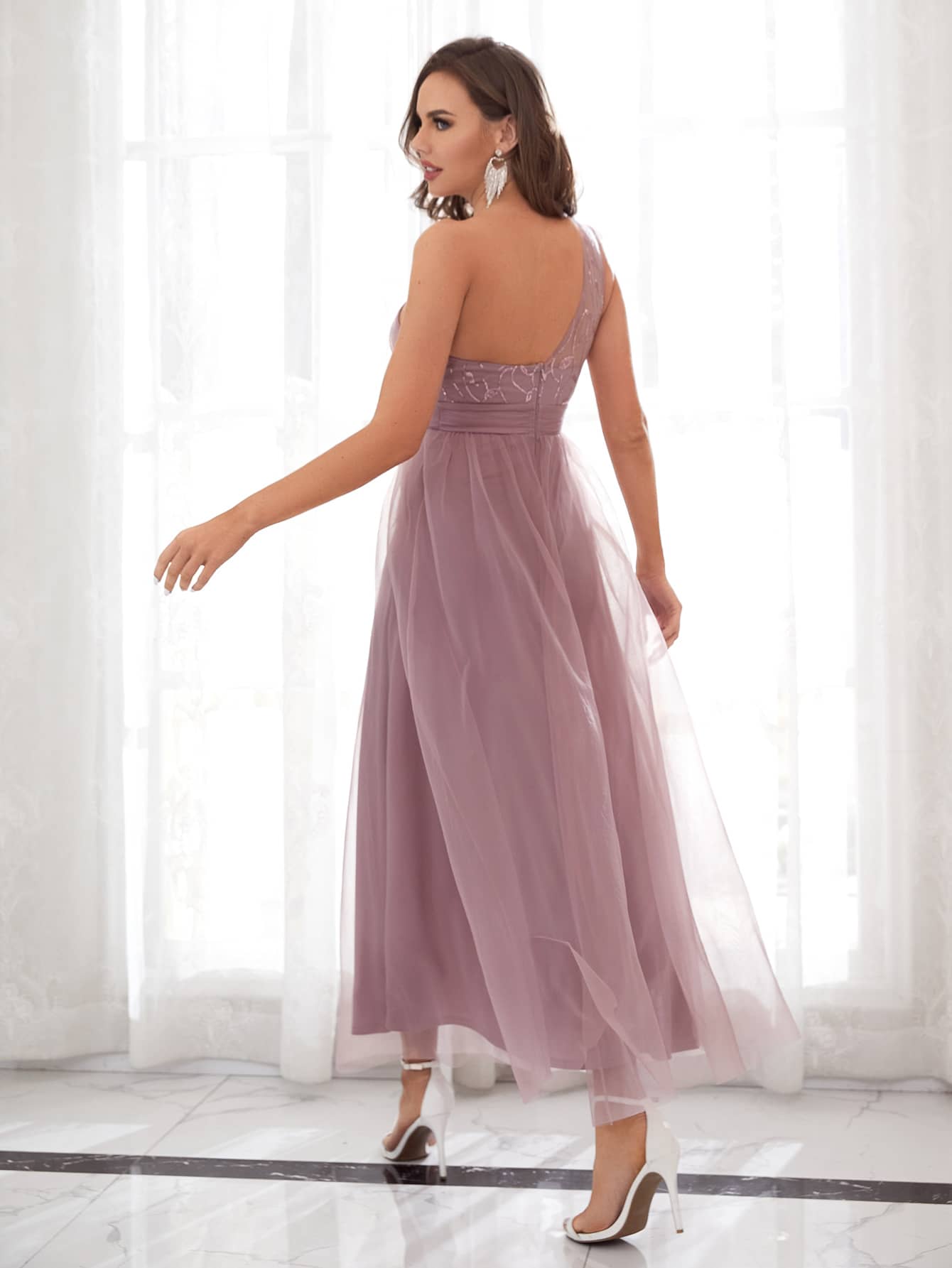 Formales Damenkleid mit Pailletten