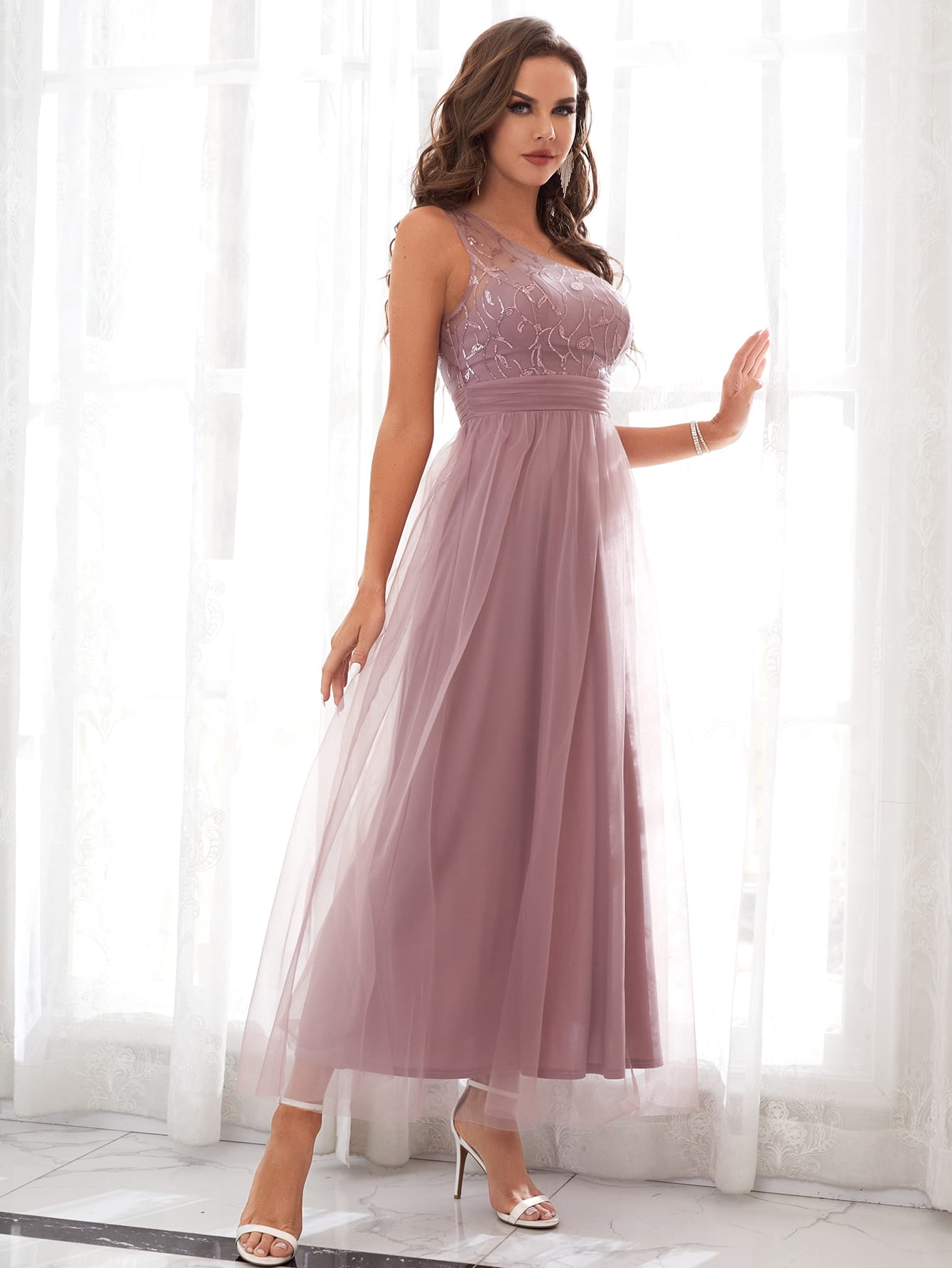 Formales Damenkleid mit Pailletten