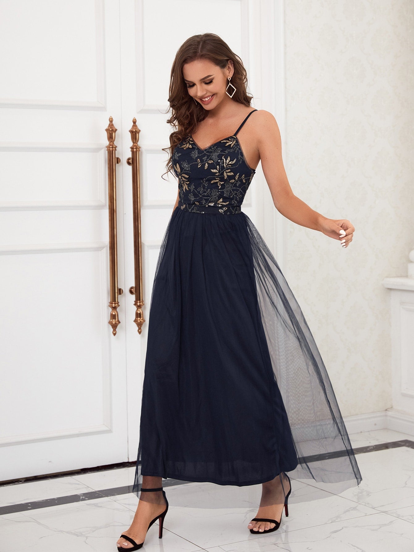 Formelles Damenkleid mit Spitze und Pailletten