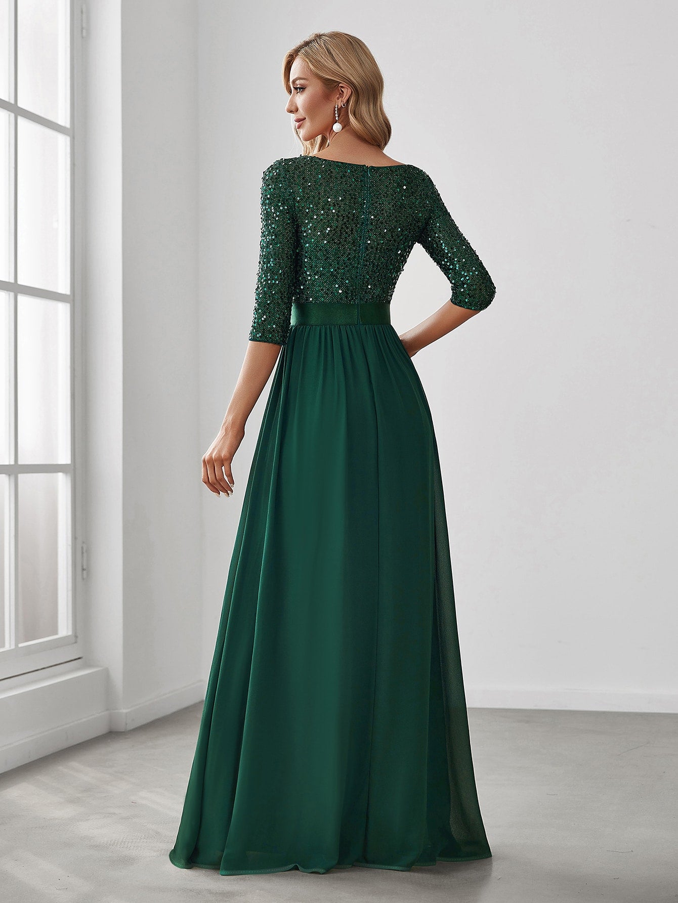 Formales Damenkleid mit Pailletten, Farben