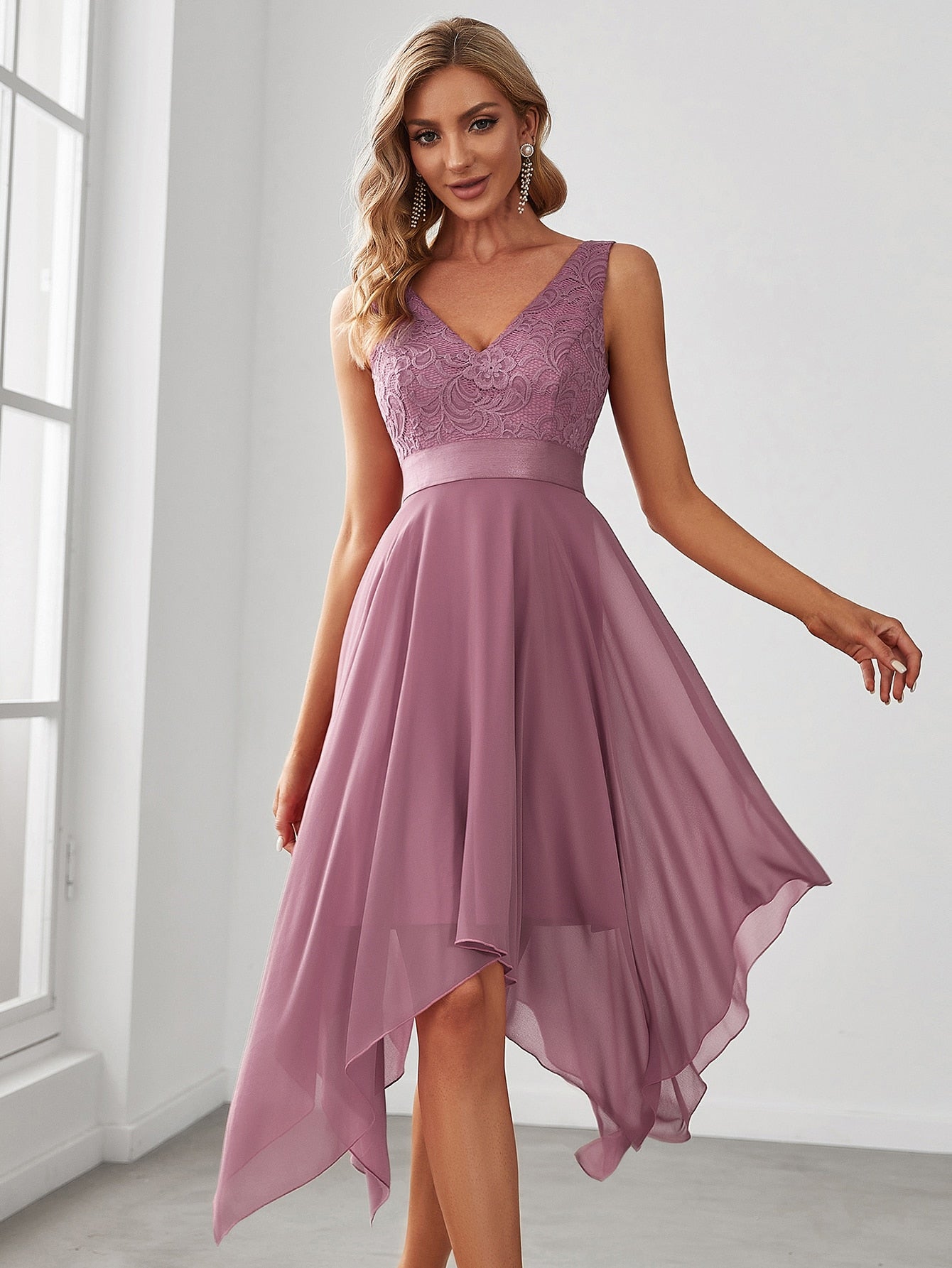 Formales Damenkleid mit Spitze