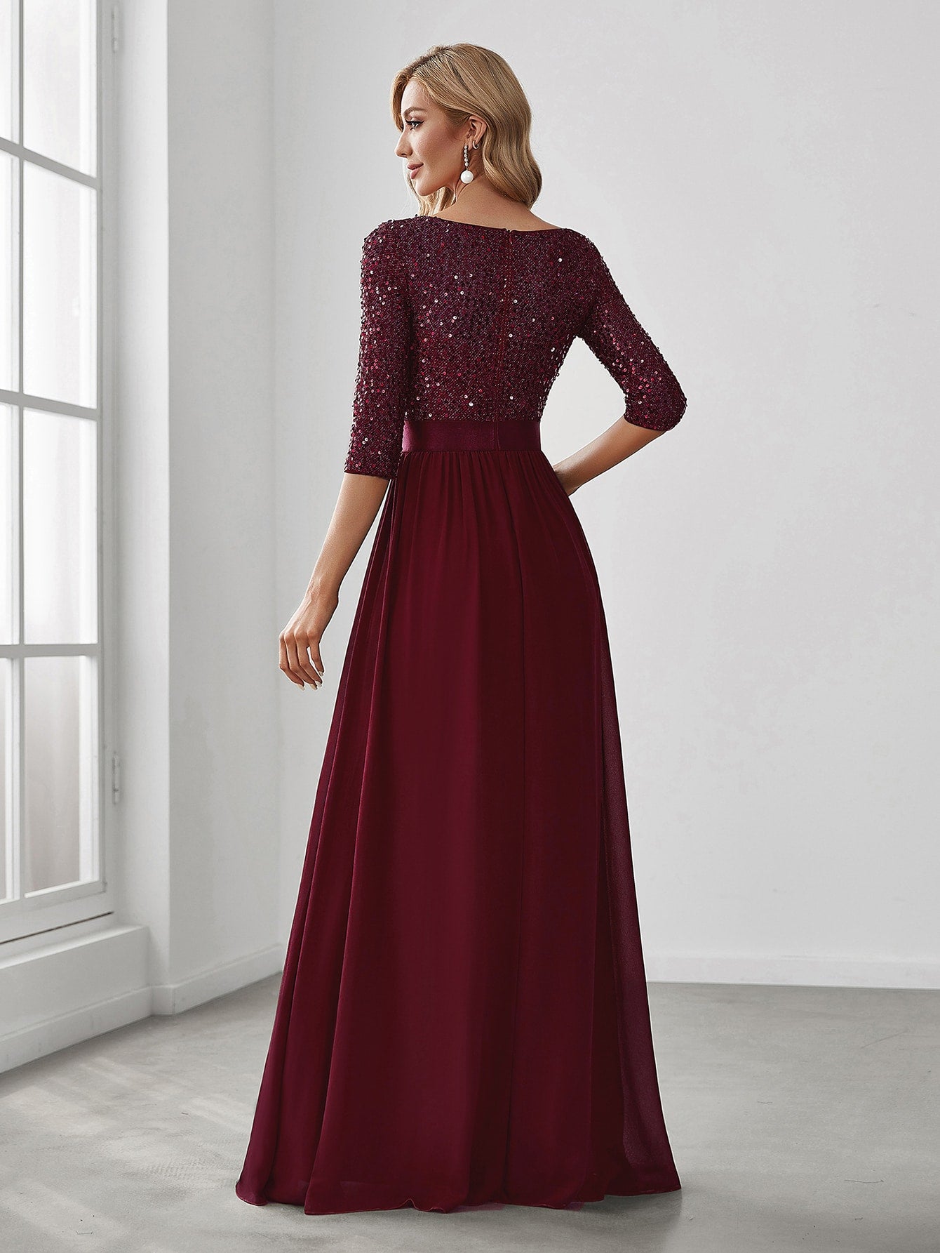 Formales Damenkleid mit Pailletten, Farben