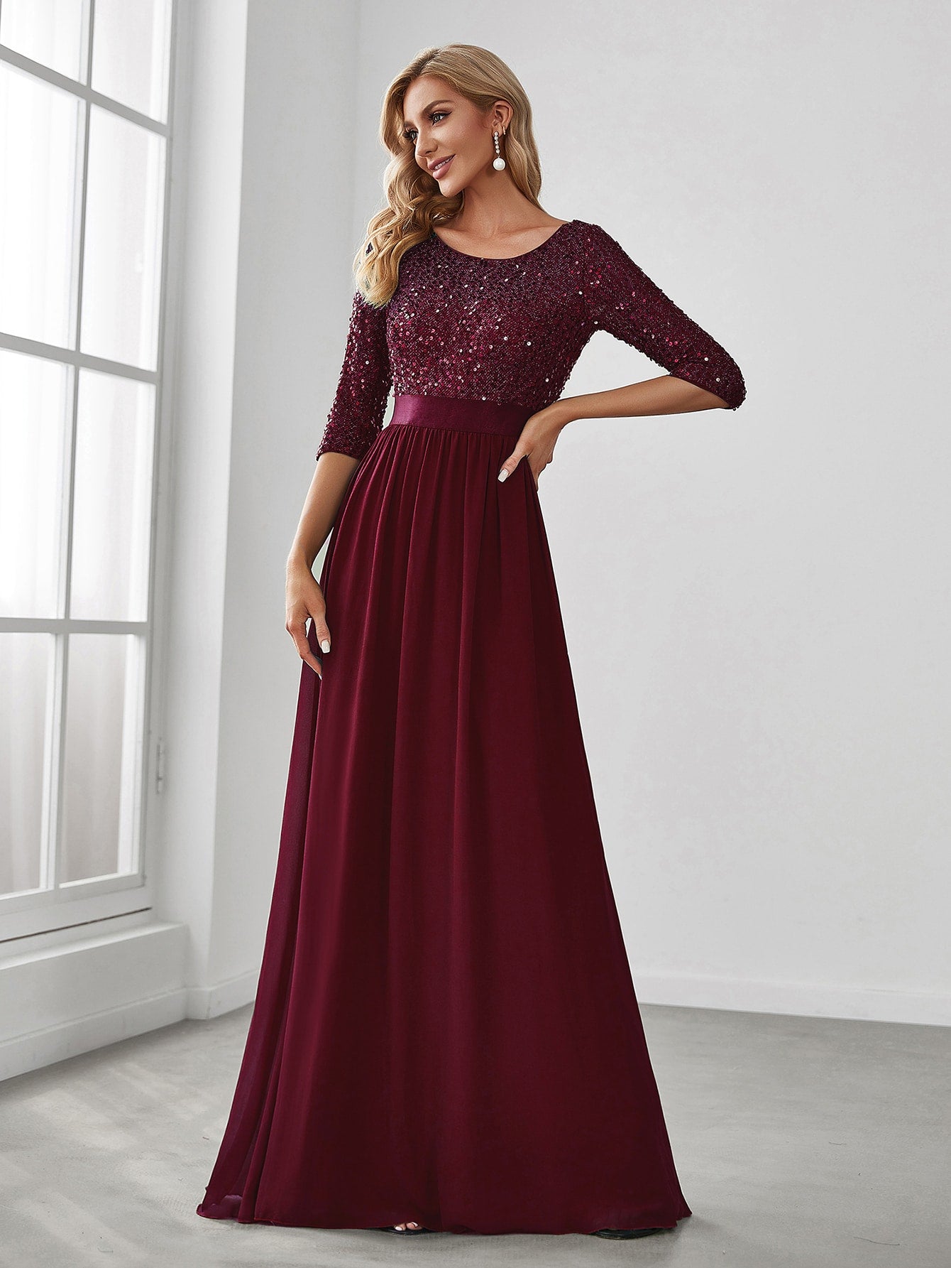 Formales Damenkleid mit Pailletten, Farben