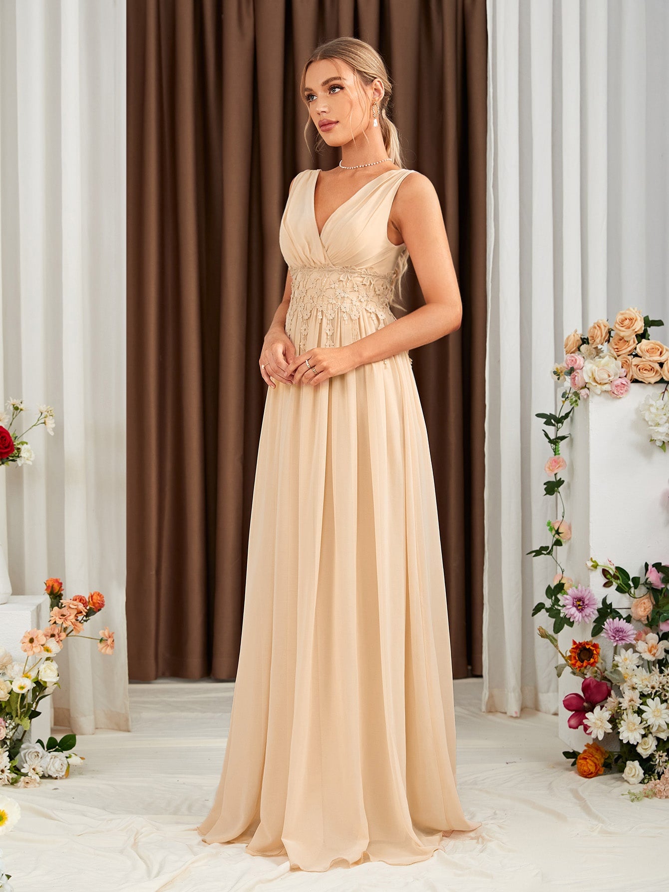 Formales Damenkleid mit Schnürung, Farben