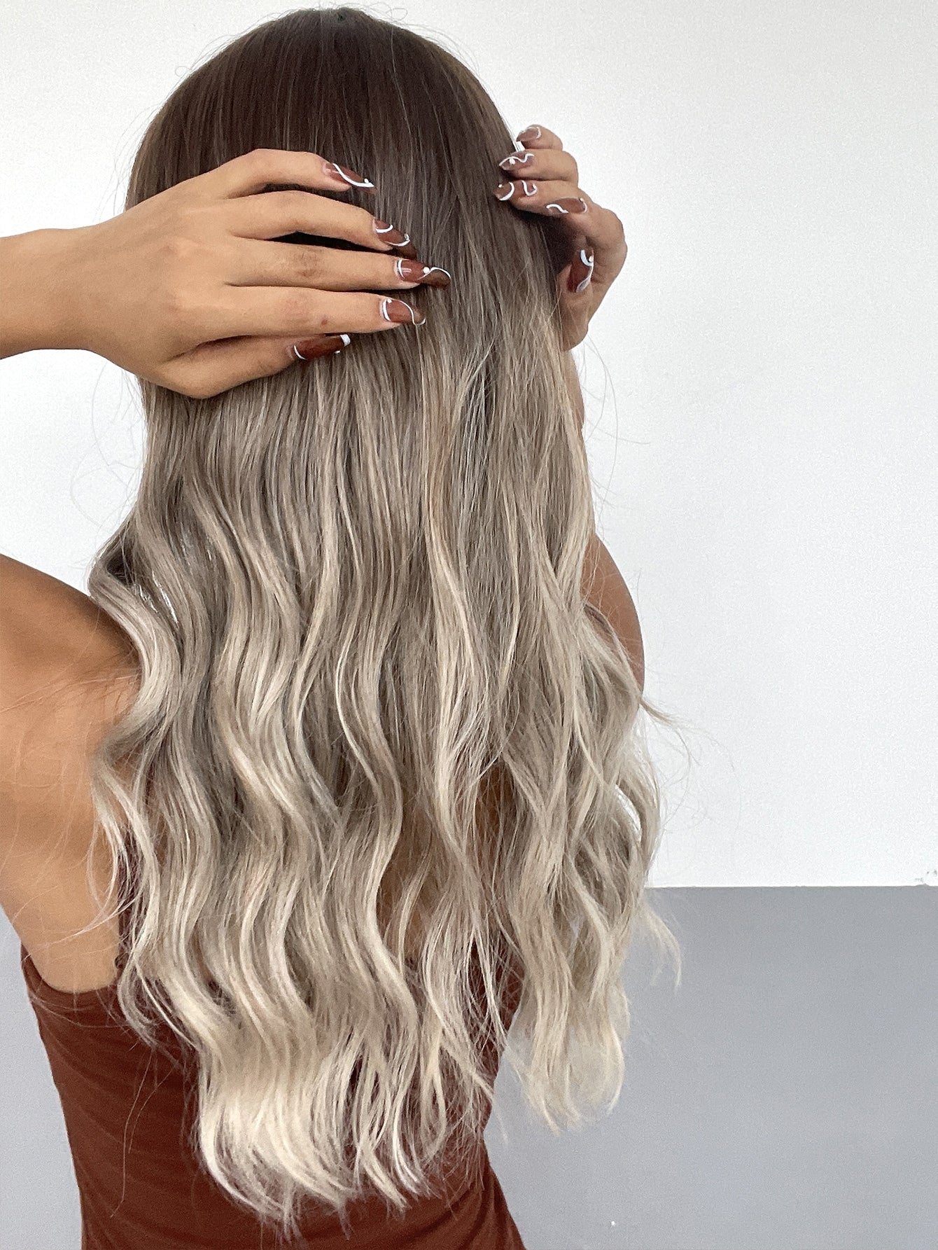 Peruka damska z grzywką blond ombre