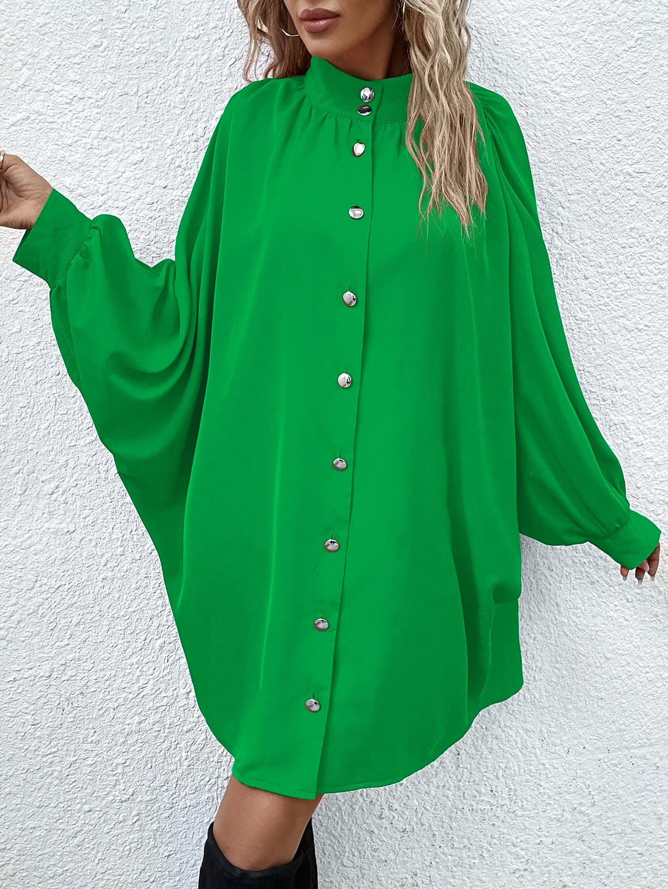 Übergroßes Button-Down-Shirt für Damen von Kelly