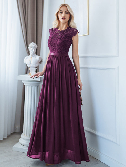 Formales Damenkleid mit Spitze