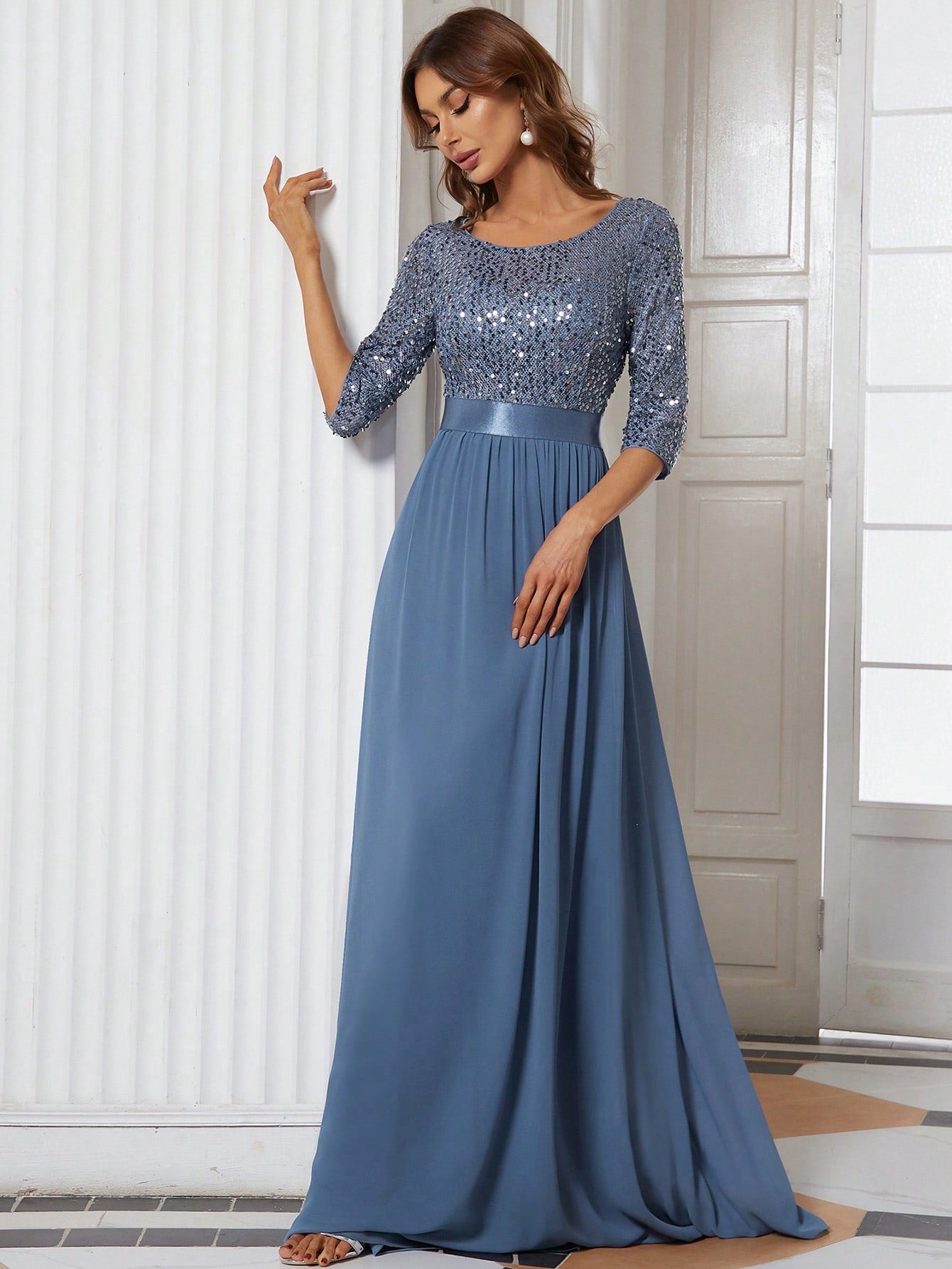 Formales Damenkleid mit Pailletten, Farben