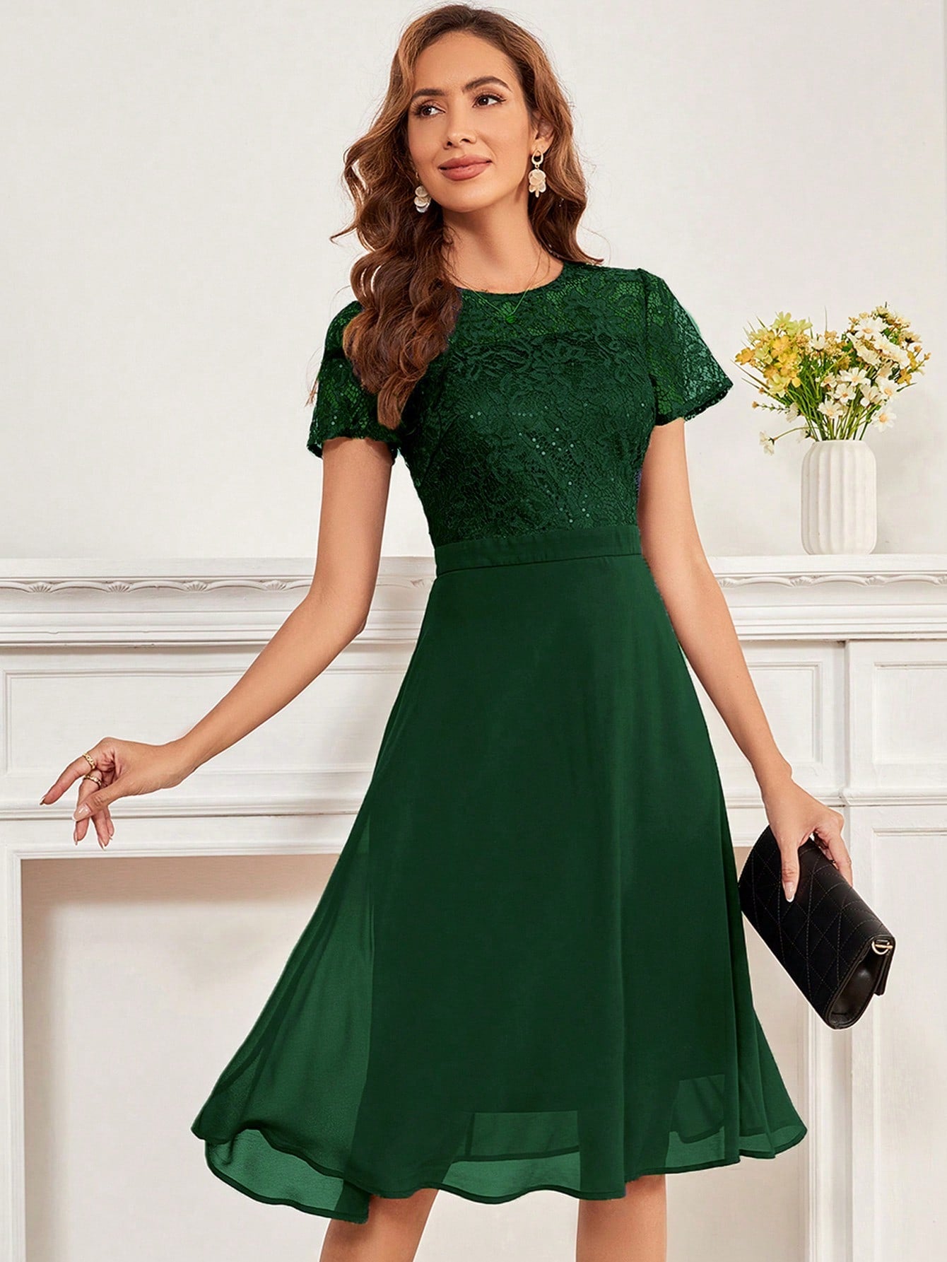 Formales Damenkleid mit Spitze, Farben