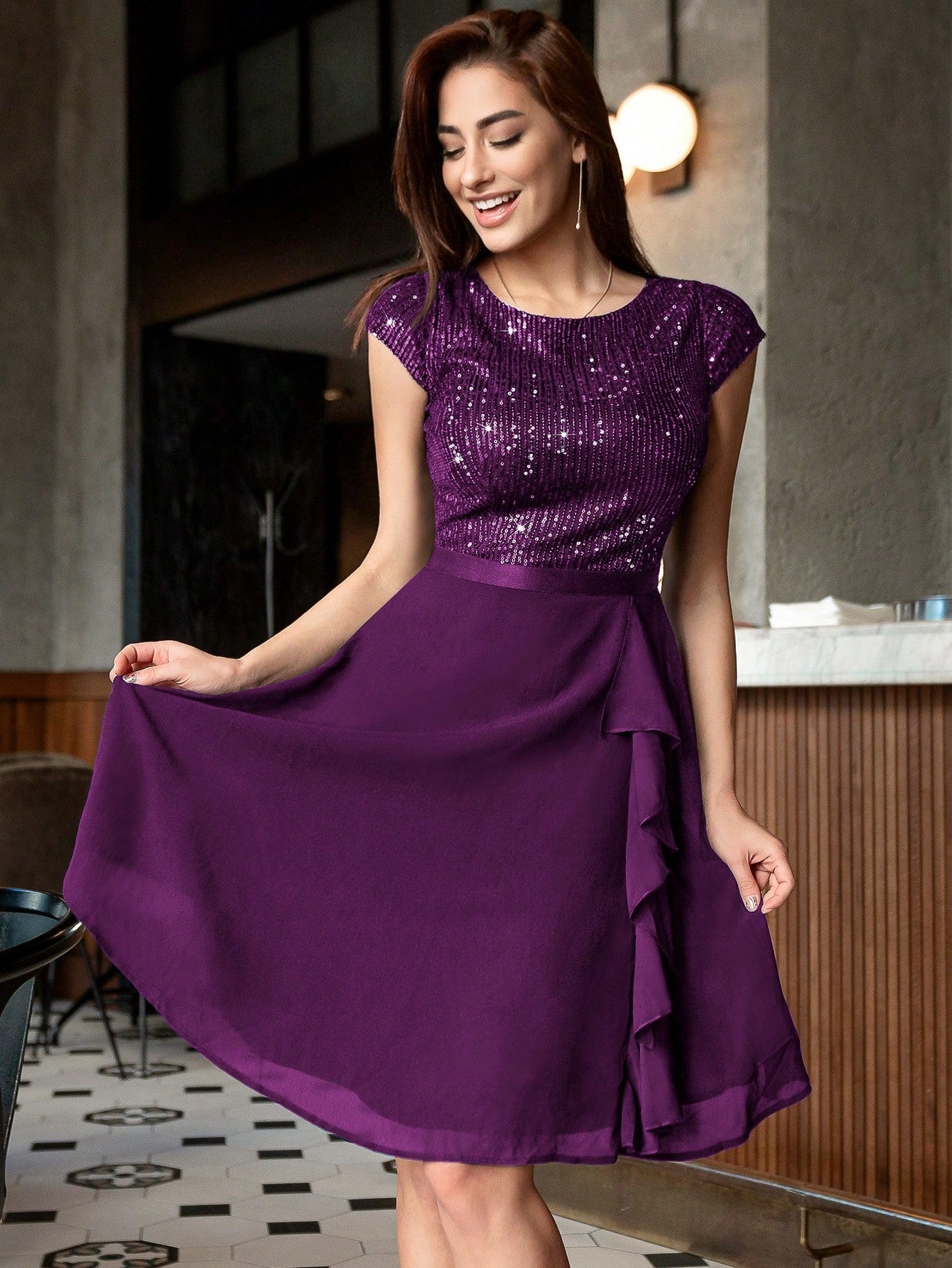 Formales Damenkleid mit Pailletten