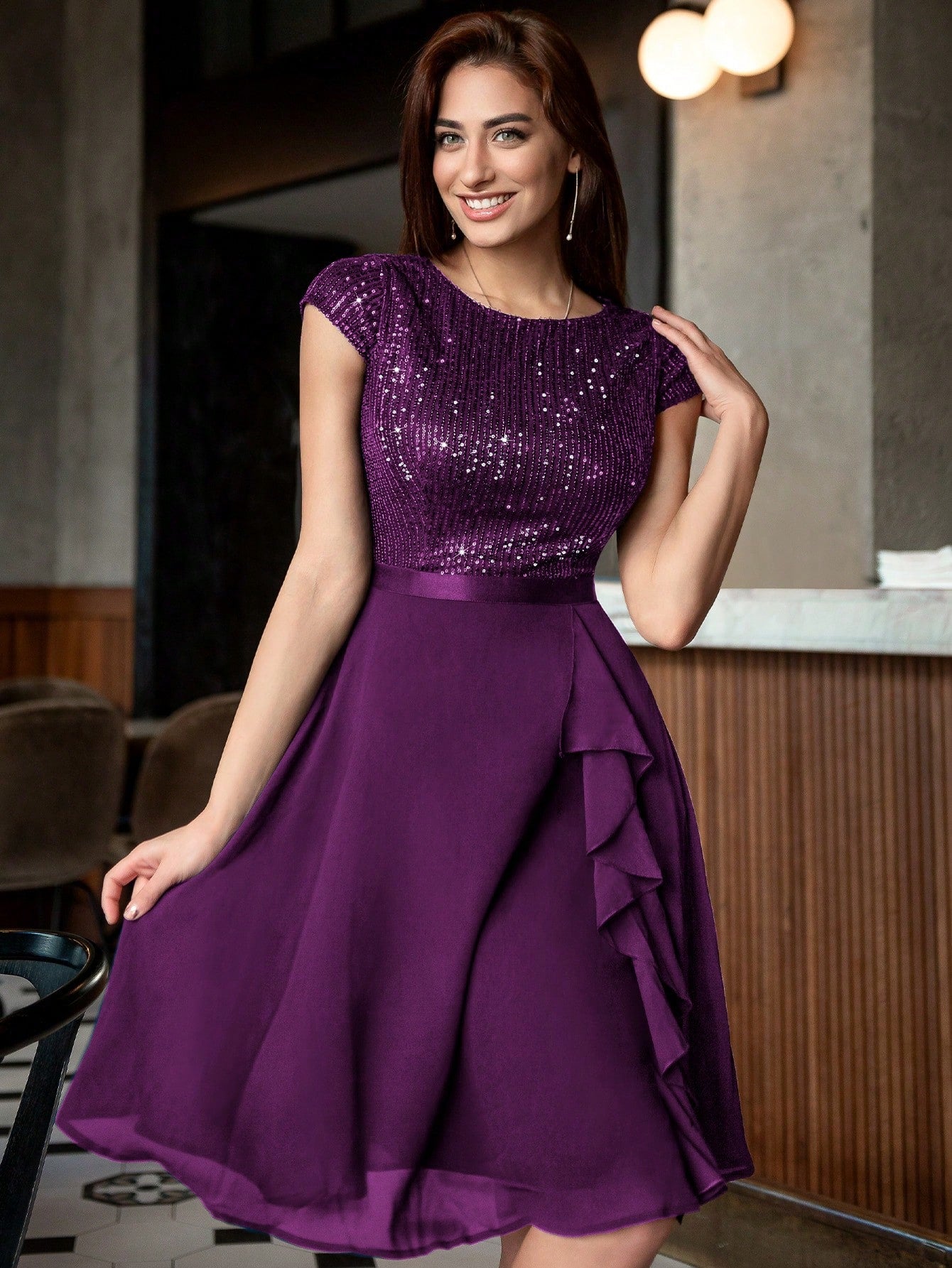 Formales Damenkleid mit Pailletten