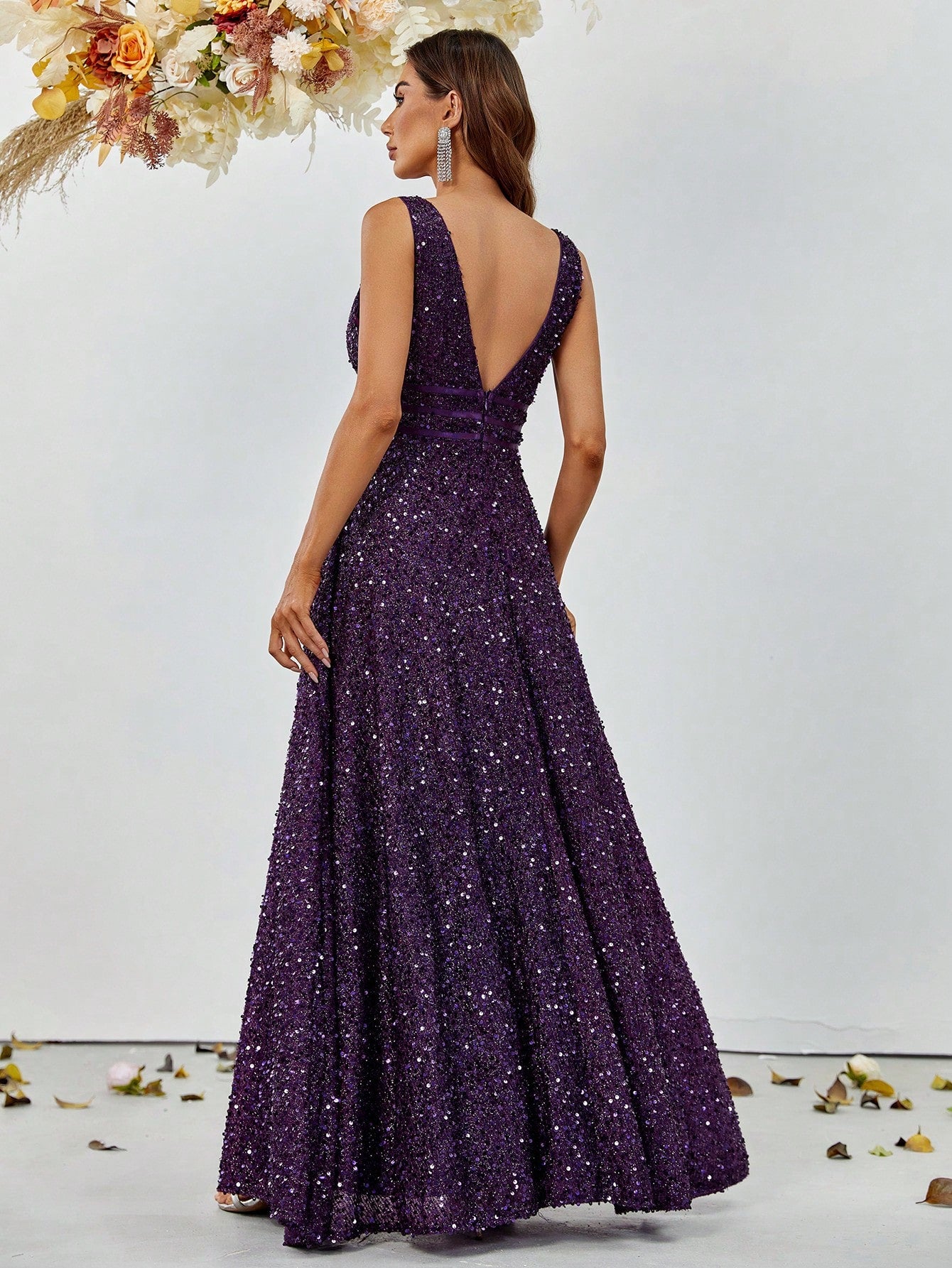 Formales Damenkleid mit Pailletten, Farben