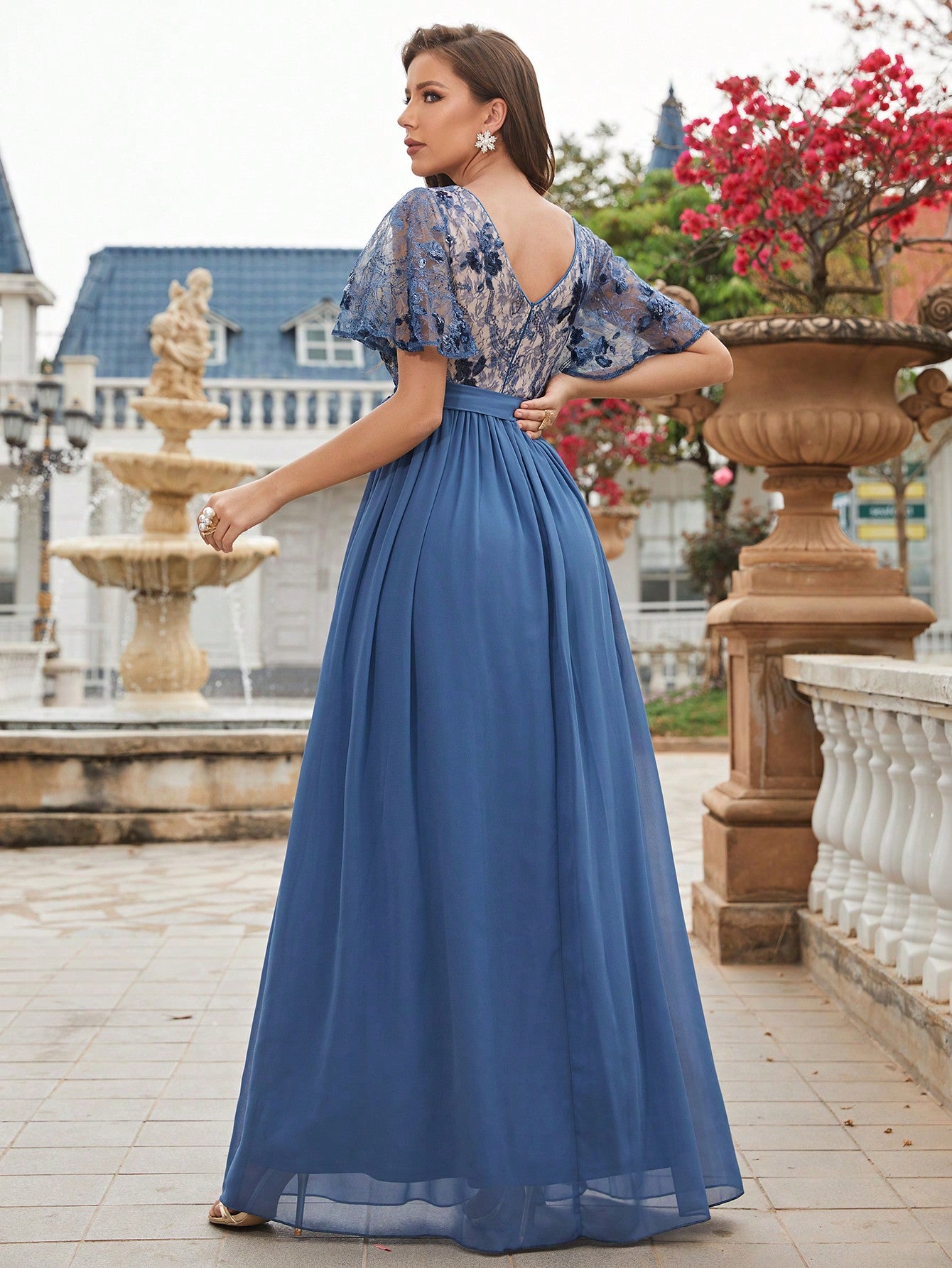 Formales Damenkleid mit Spitze