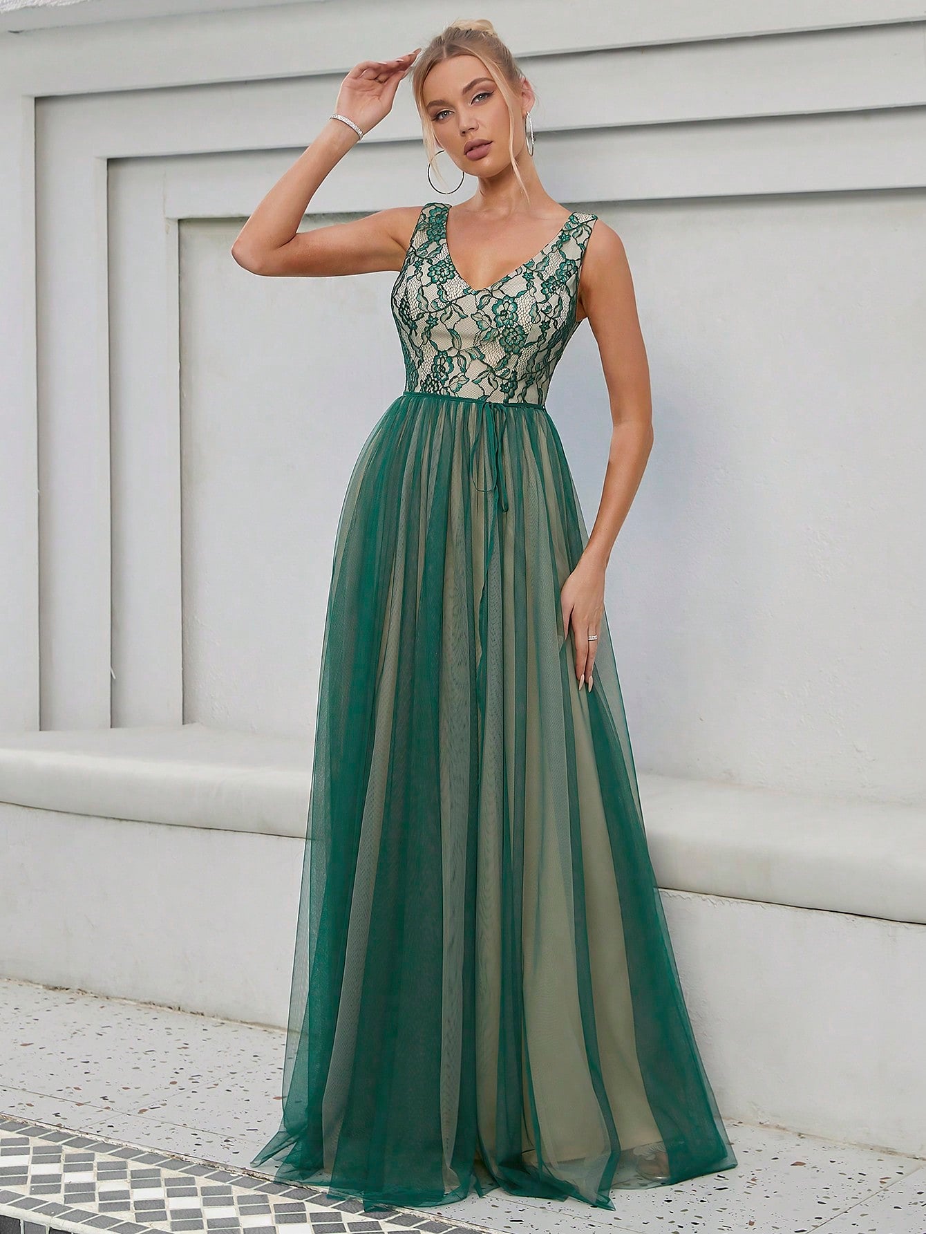 Formales Damenkleid mit Tüll, Farben