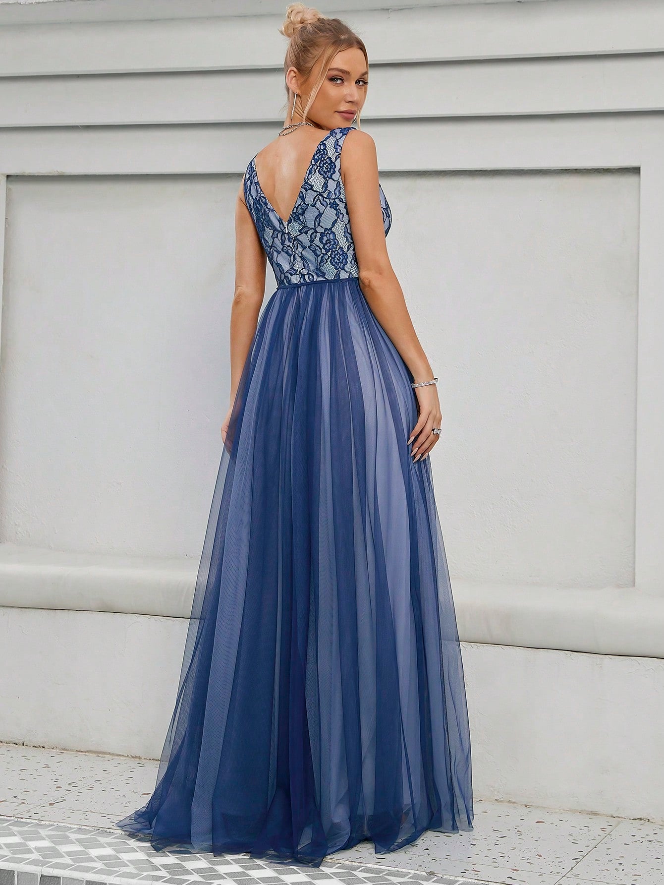 Formales Damenkleid mit Tüll, Farben