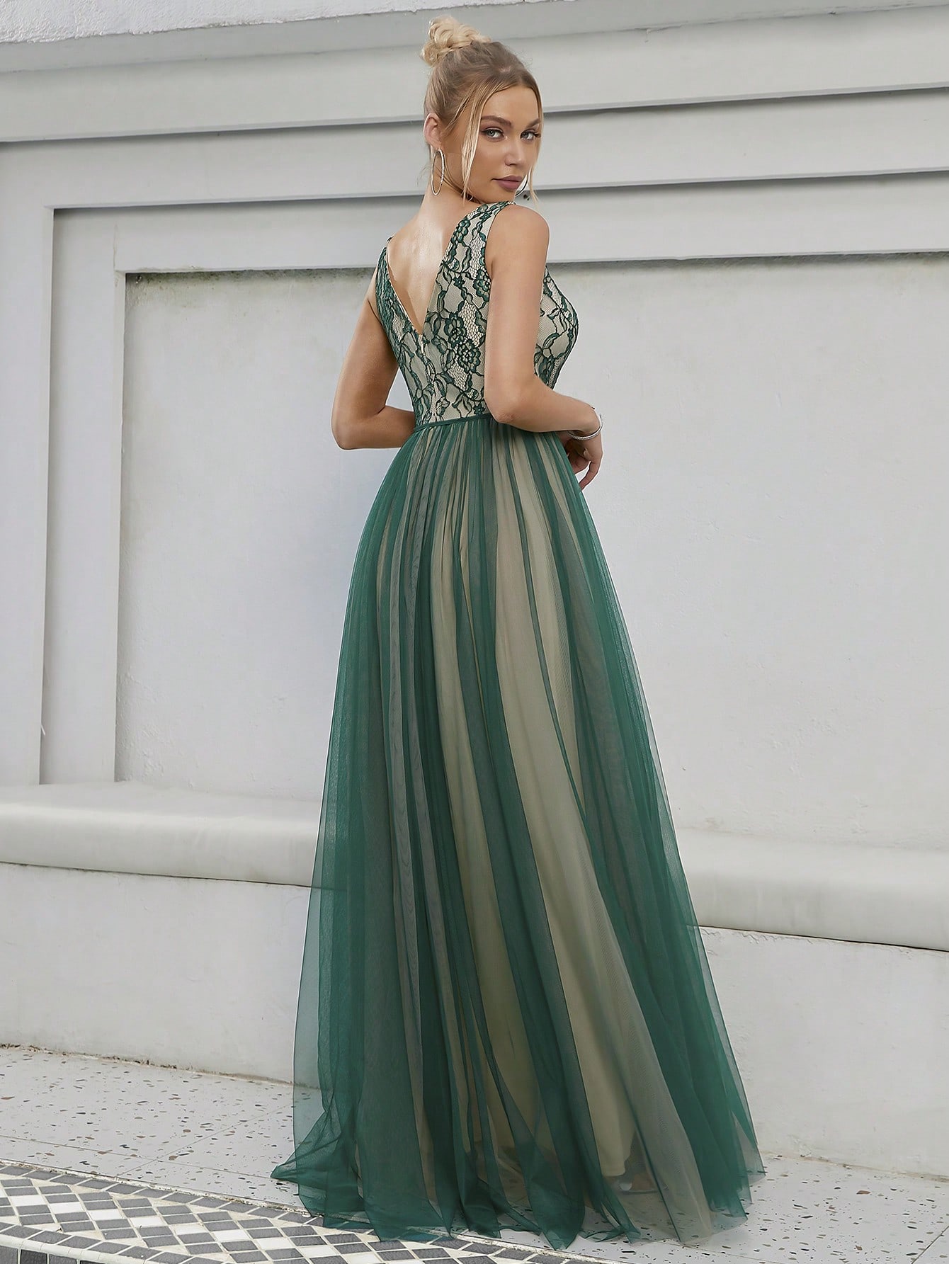 Formales Damenkleid mit Tüll, Farben