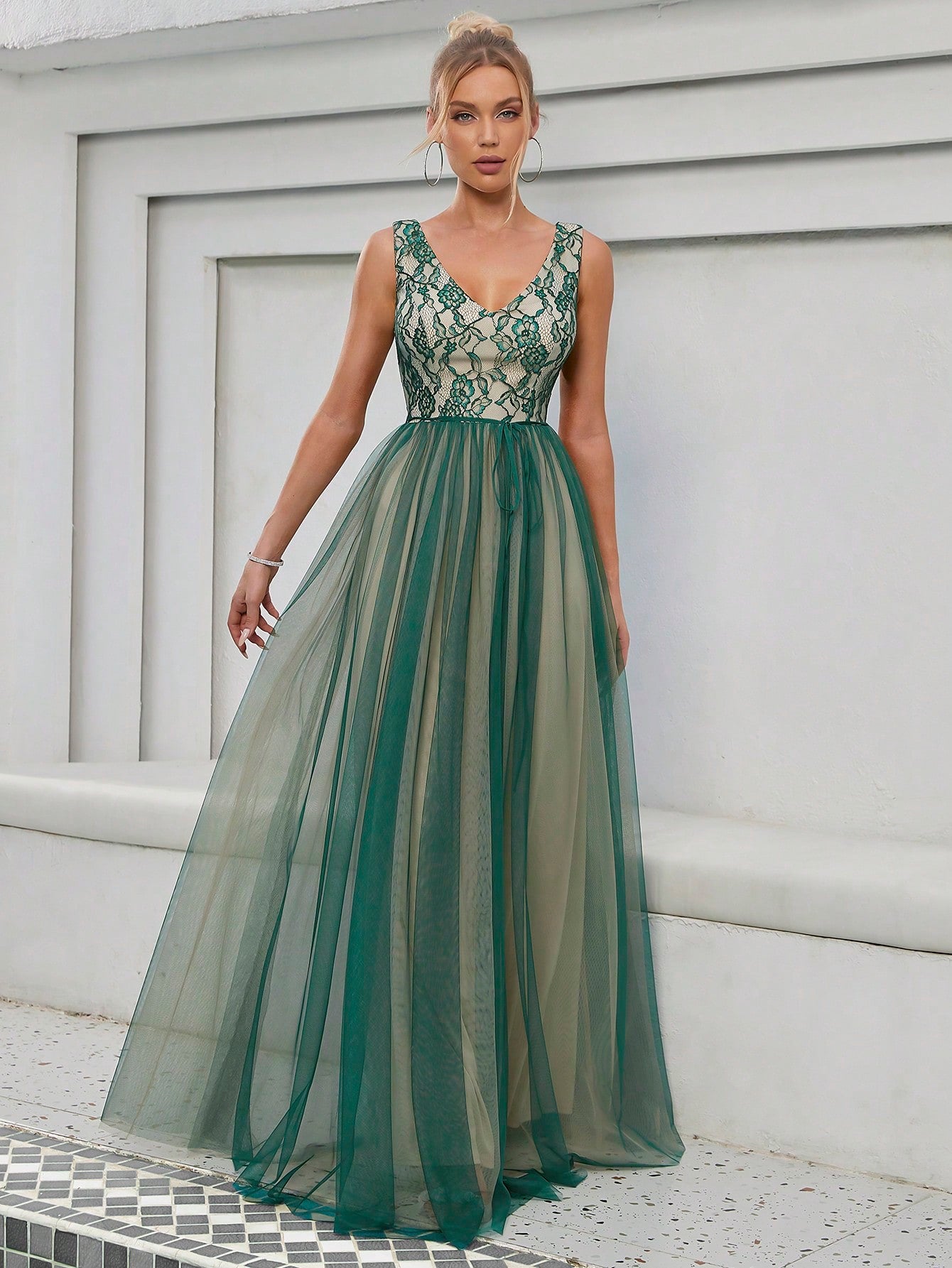 Formales Damenkleid mit Tüll, Farben