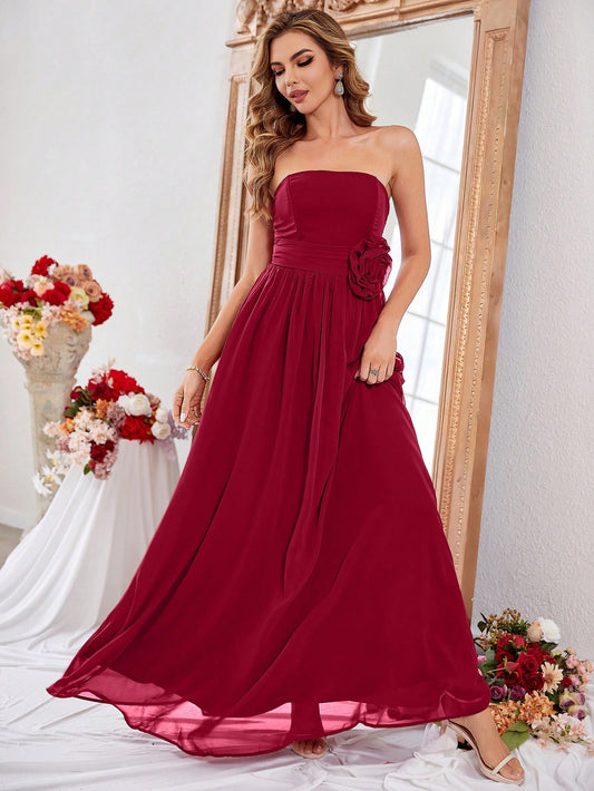 Formales Damenkleid mit Rosenapplikation