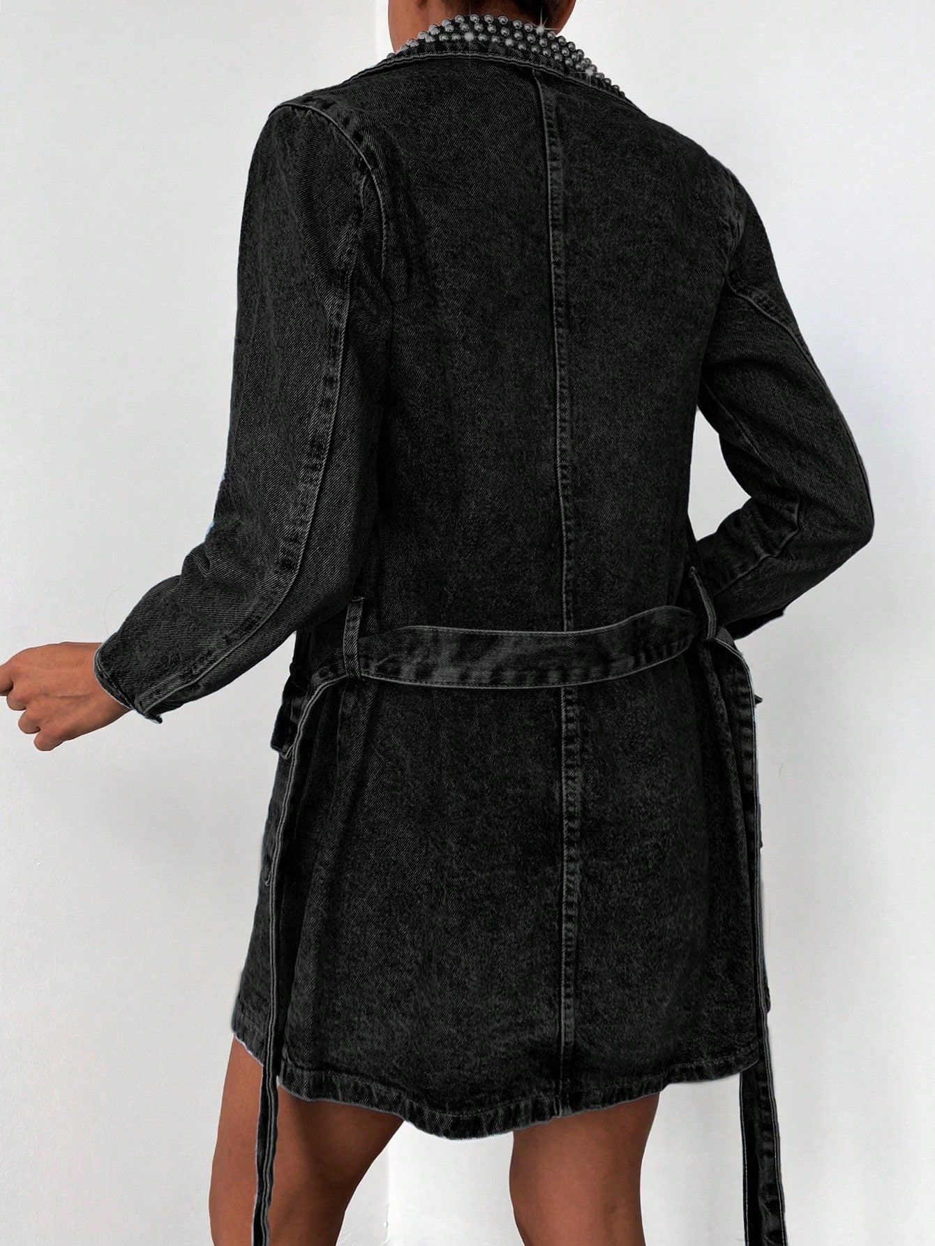 Lange Jeansjacke mit Nieten