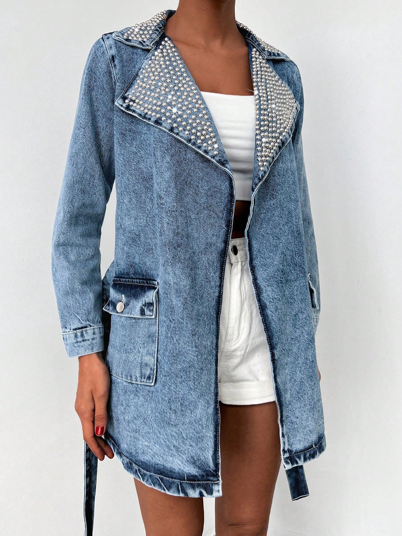 Lange Jeansjacke mit Nieten