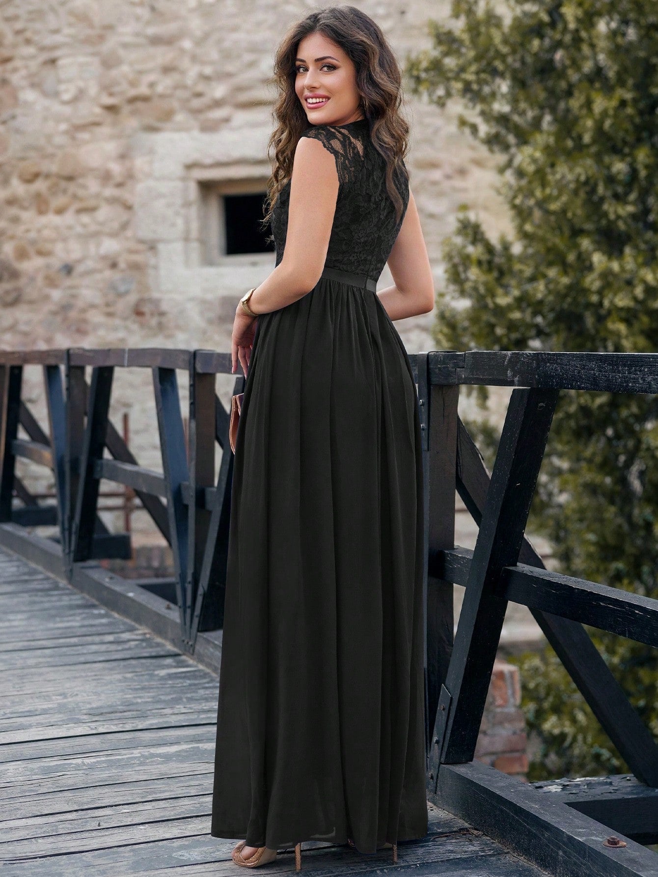 Formales Damenkleid mit Spitze, Farben