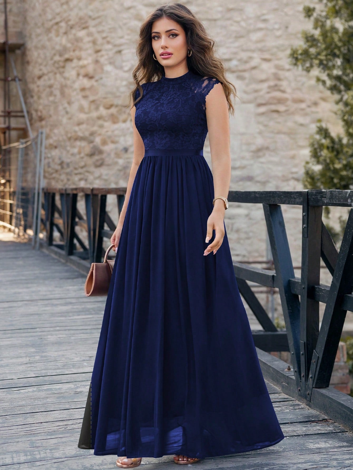 Formales Damenkleid mit Spitze, Farben