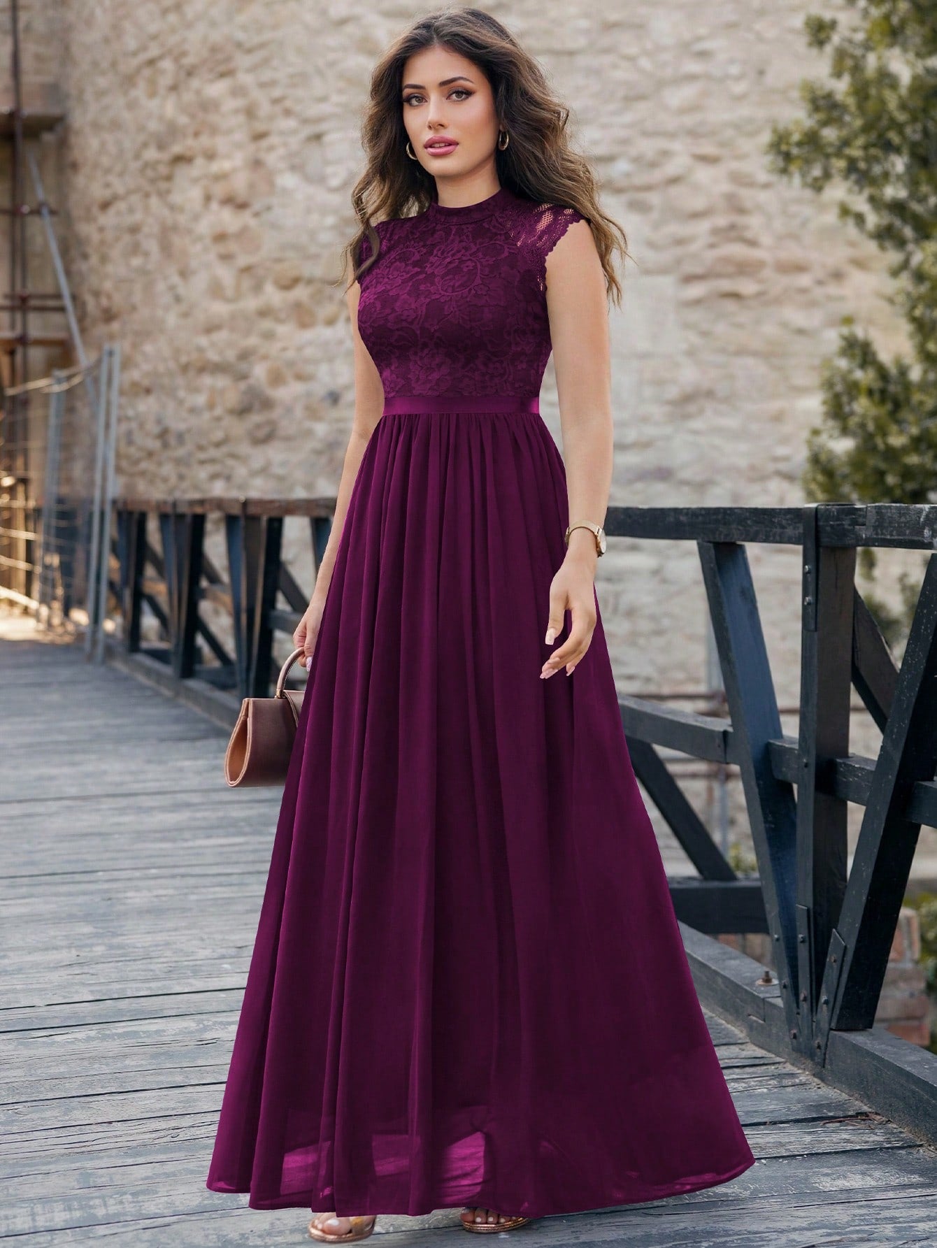 Formales Damenkleid mit Spitze, Farben