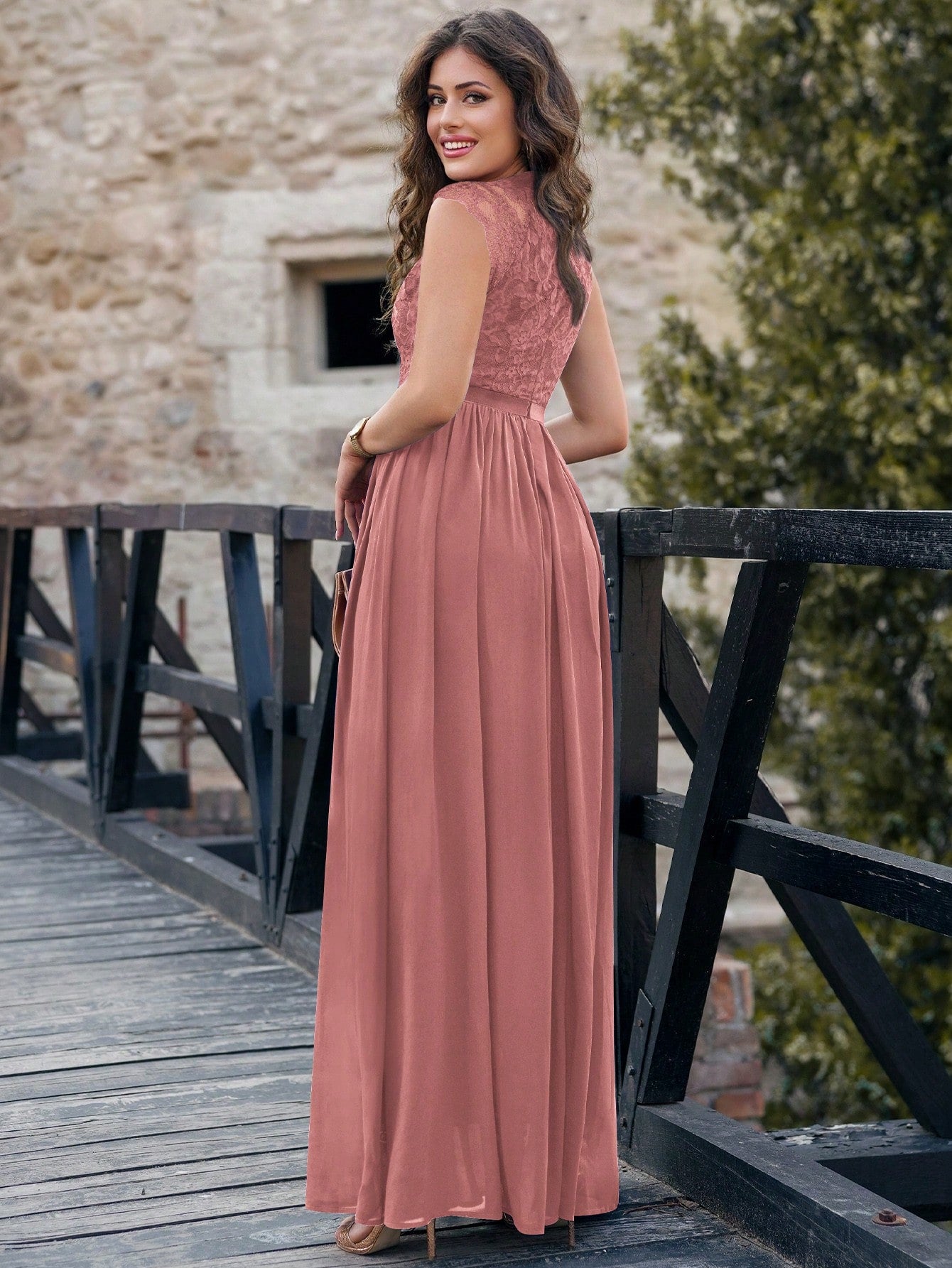 Formales Damenkleid mit Spitze, Farben