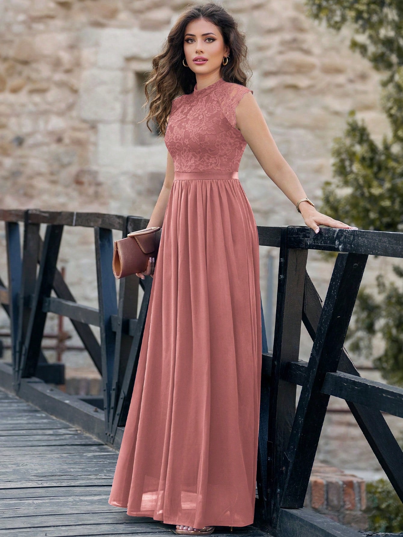 Formales Damenkleid mit Spitze, Farben