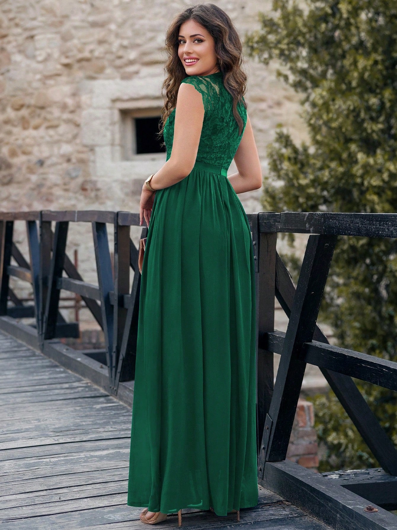 Formales Damenkleid mit Spitze, Farben