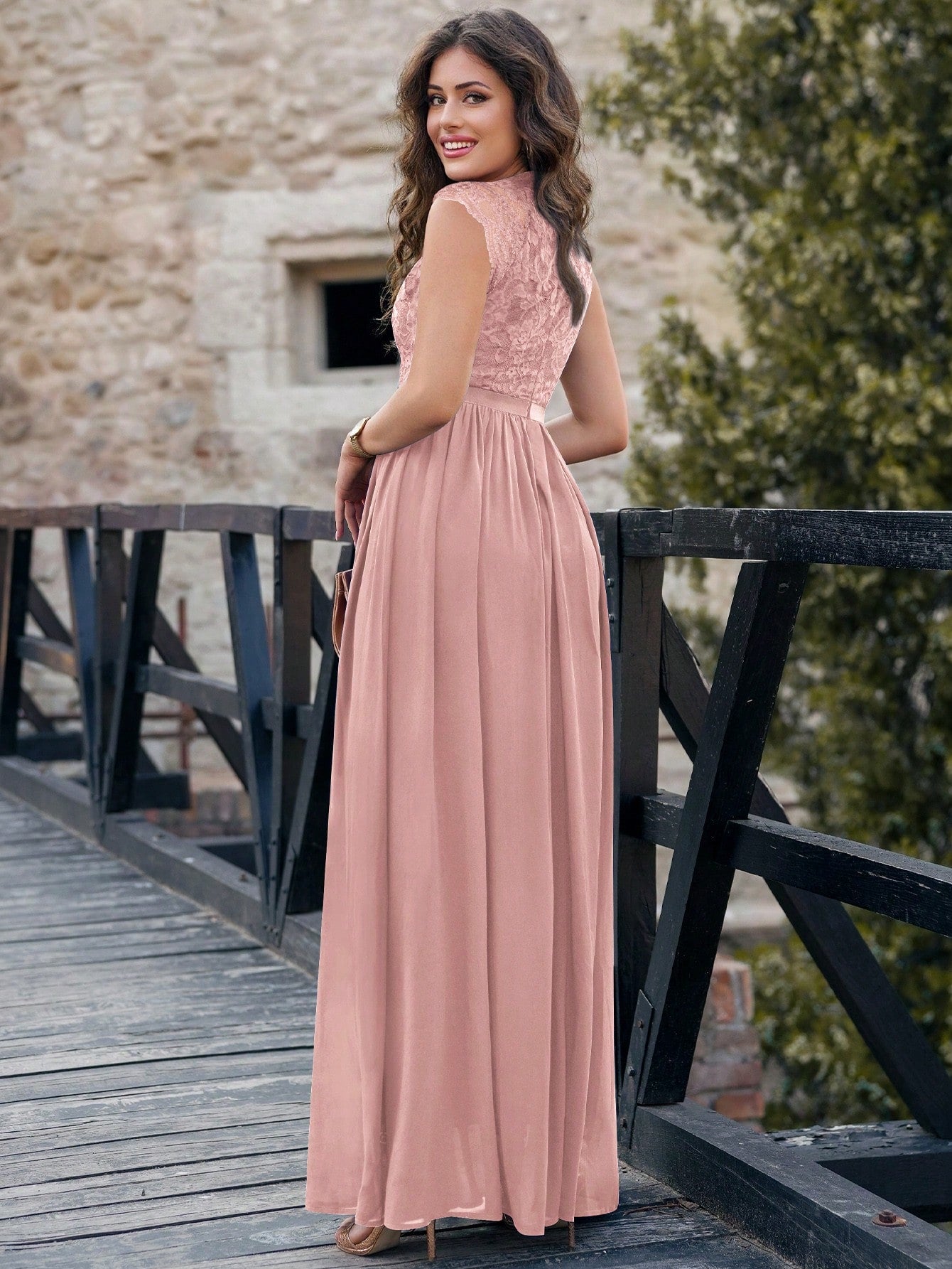 Formales Damenkleid mit Spitze, Farben