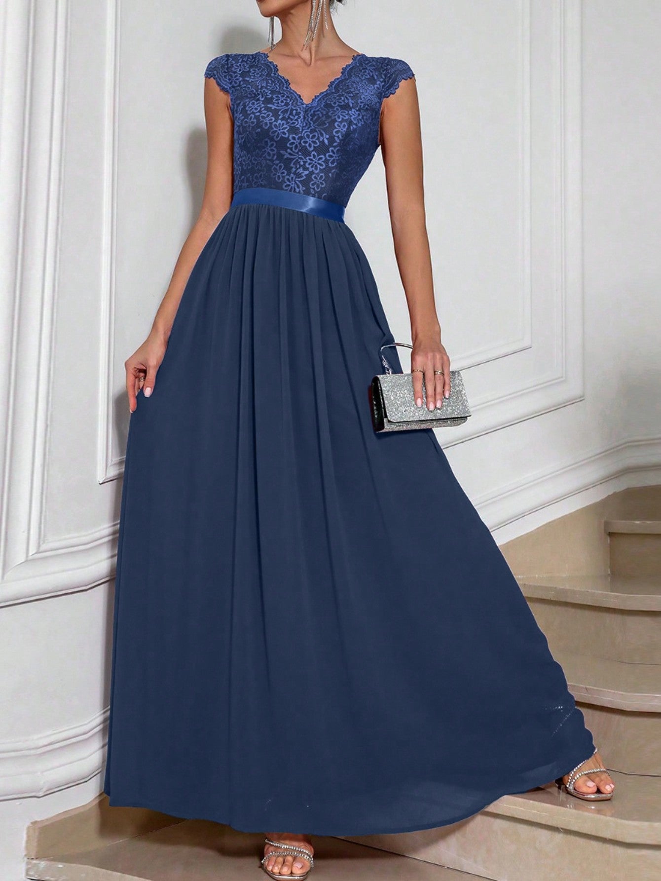 Formales Damenkleid mit Spitze, Farben